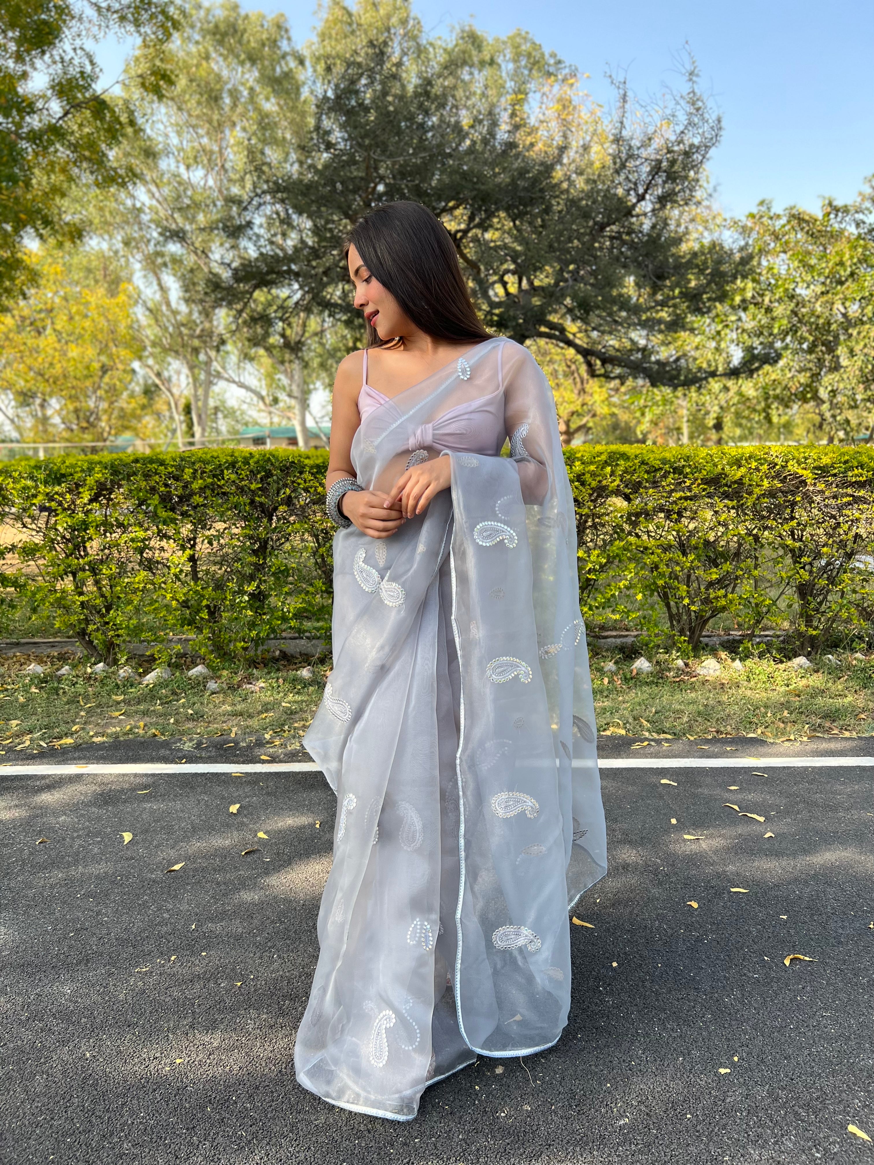 Women's Grey Plain Dyed Saree - VAMSEE
