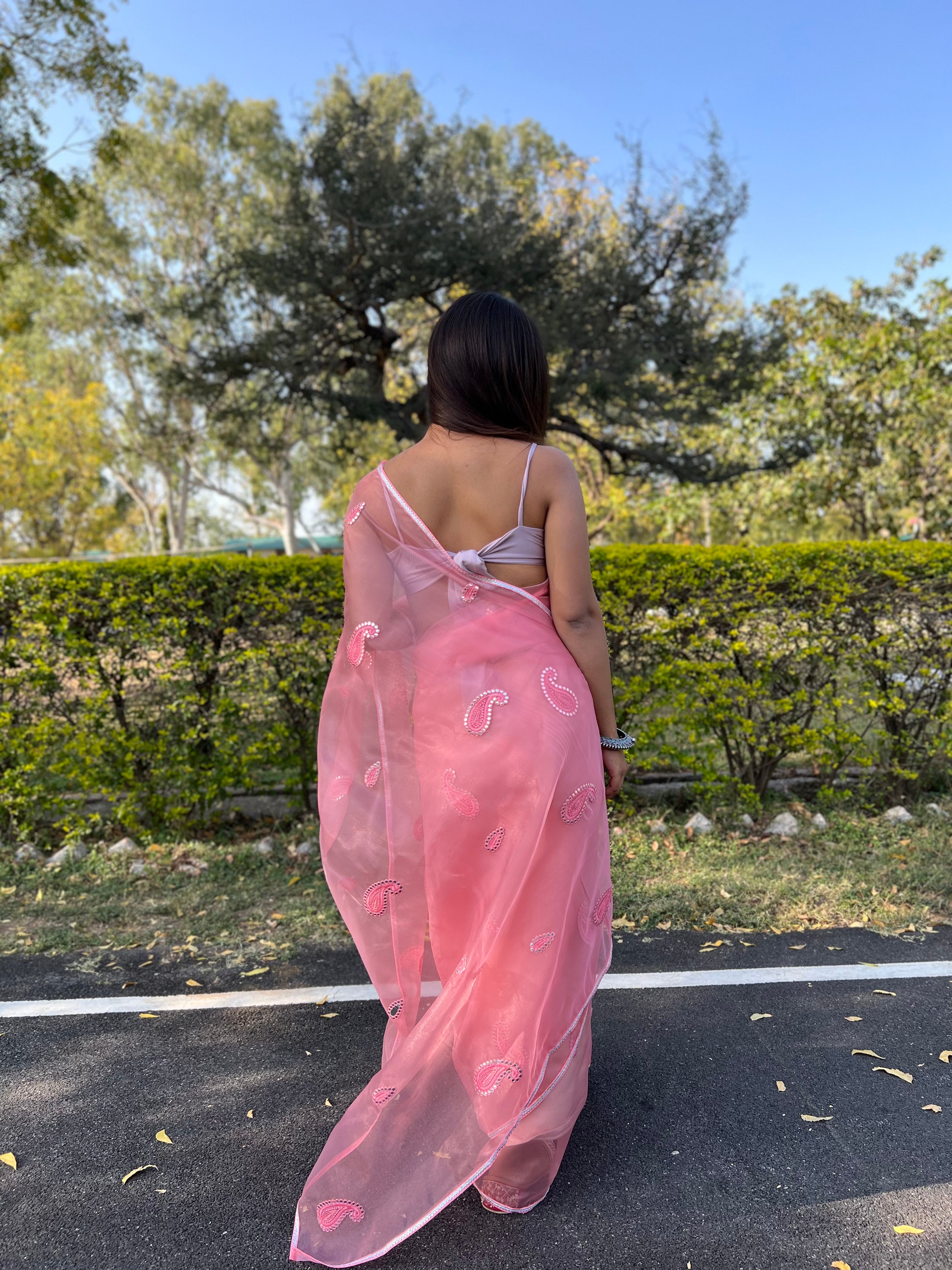 Women's Pink Plain Dyed Saree - VAMSEE