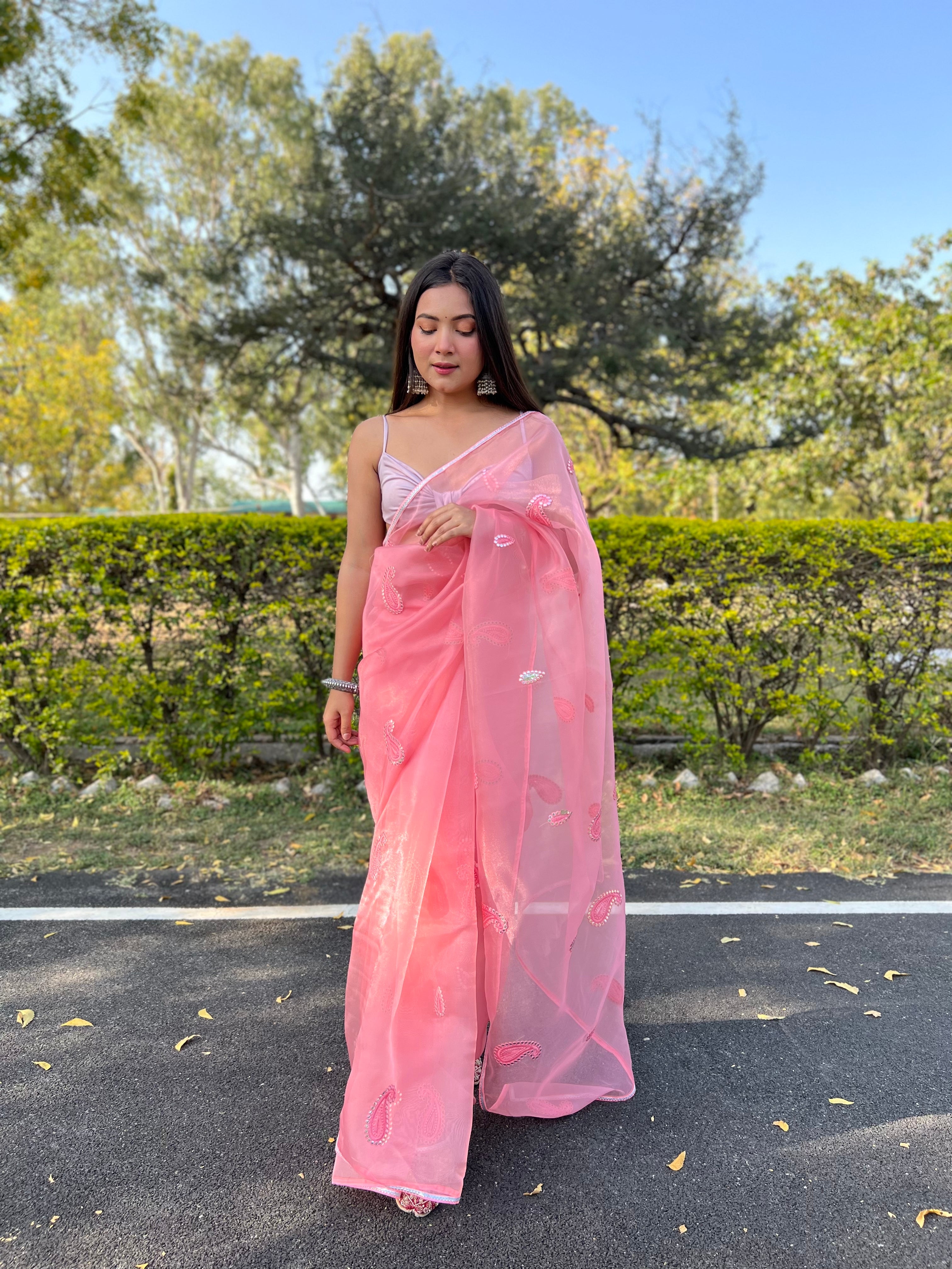 Women's Pink Plain Dyed Saree - VAMSEE