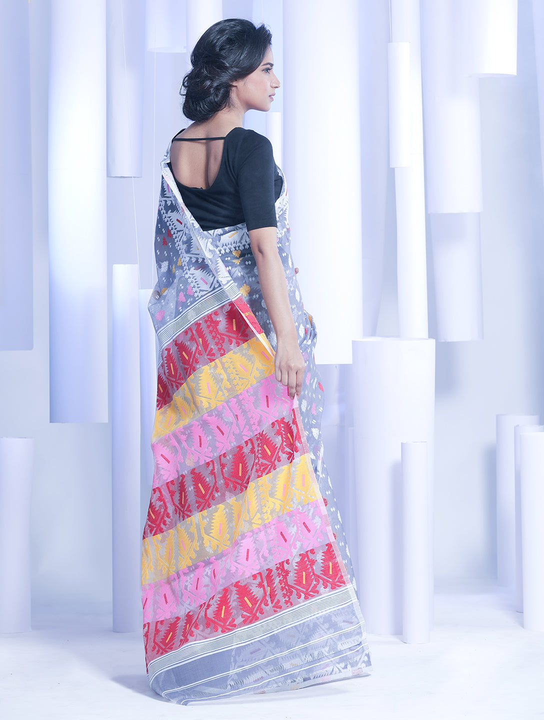 Women's Grey And Multicolor Hand woven Jamdani Saree With Thread Work - Sajasajo