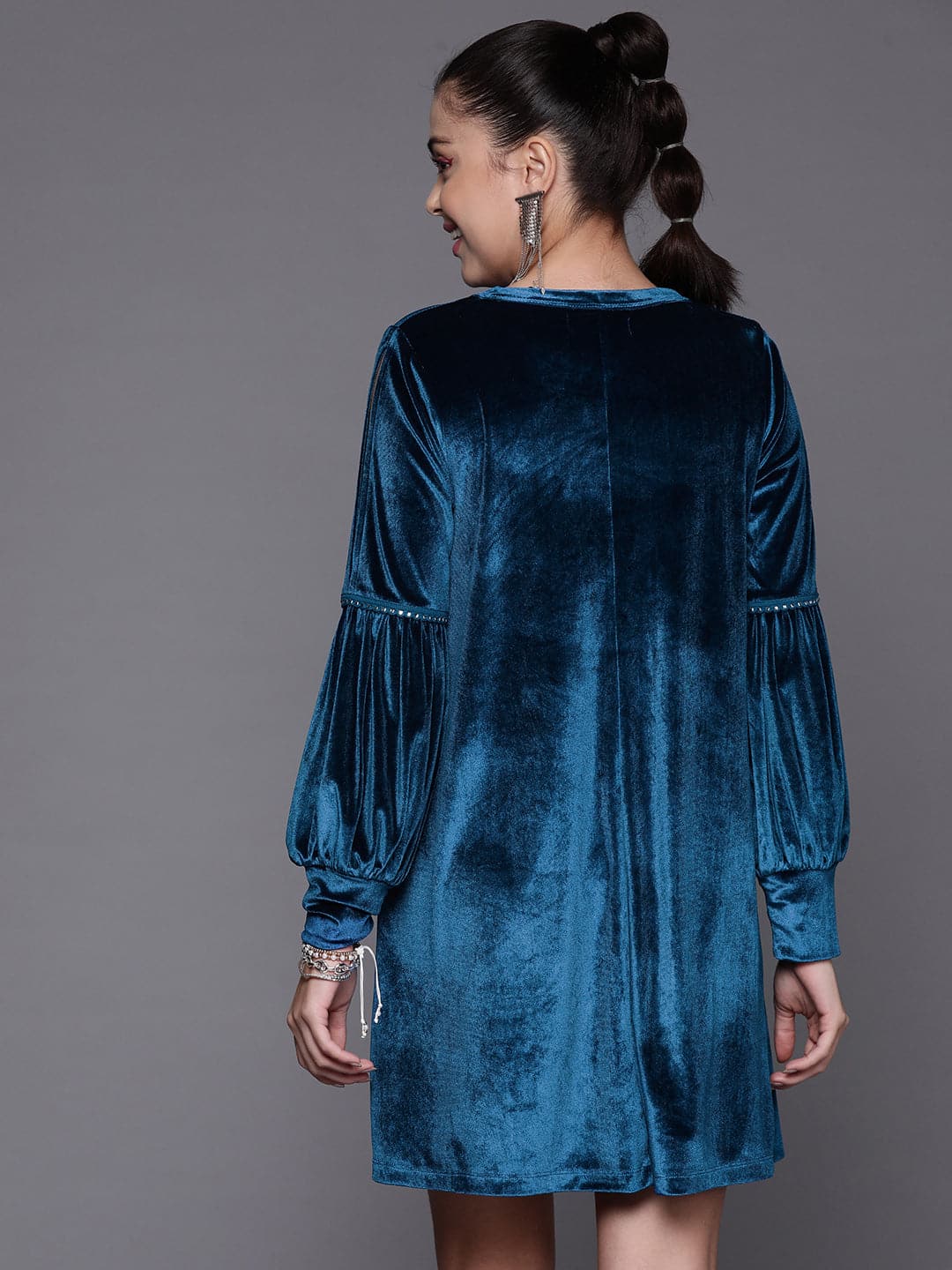 Women's Blue Velvet Full Slevees Loose Fit Dress - Lyush