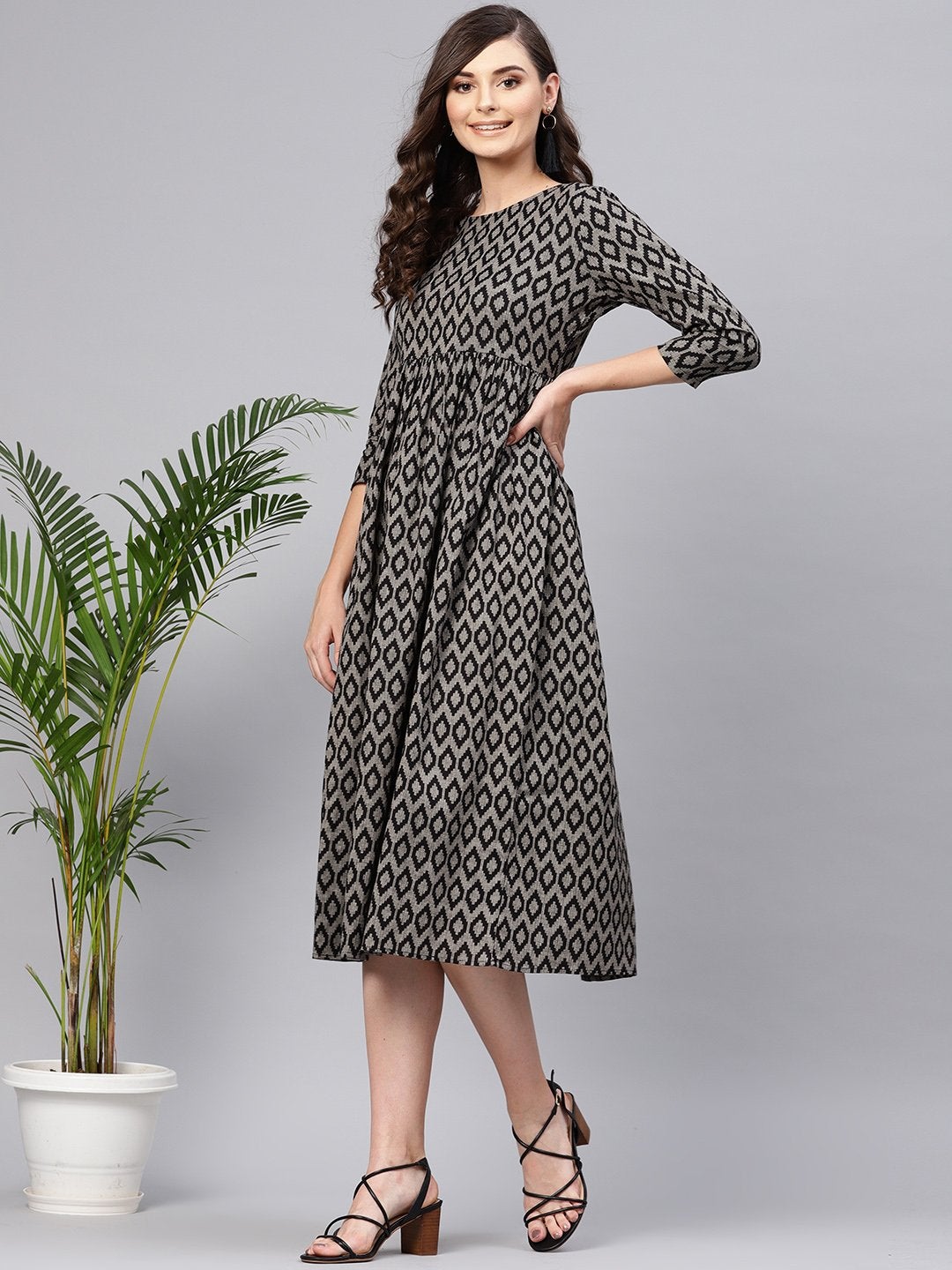 Women's Black Ikat Gathered Dress - SASSAFRAS