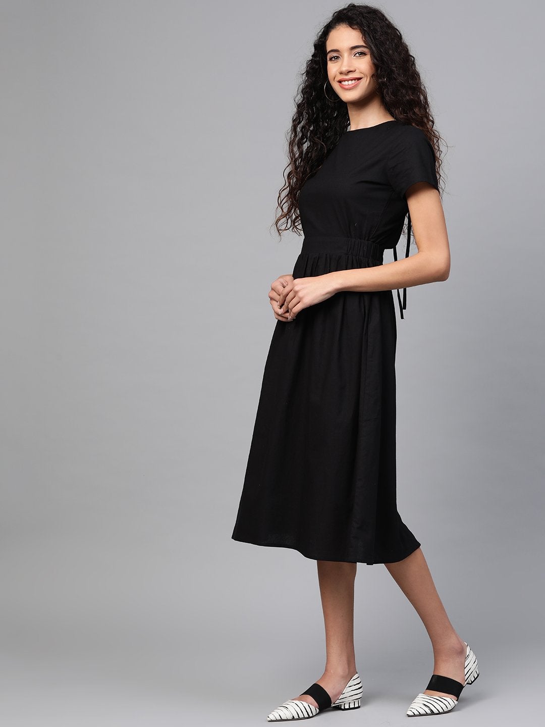 Women's Black Back Placket Gathered Dress - SASSAFRAS