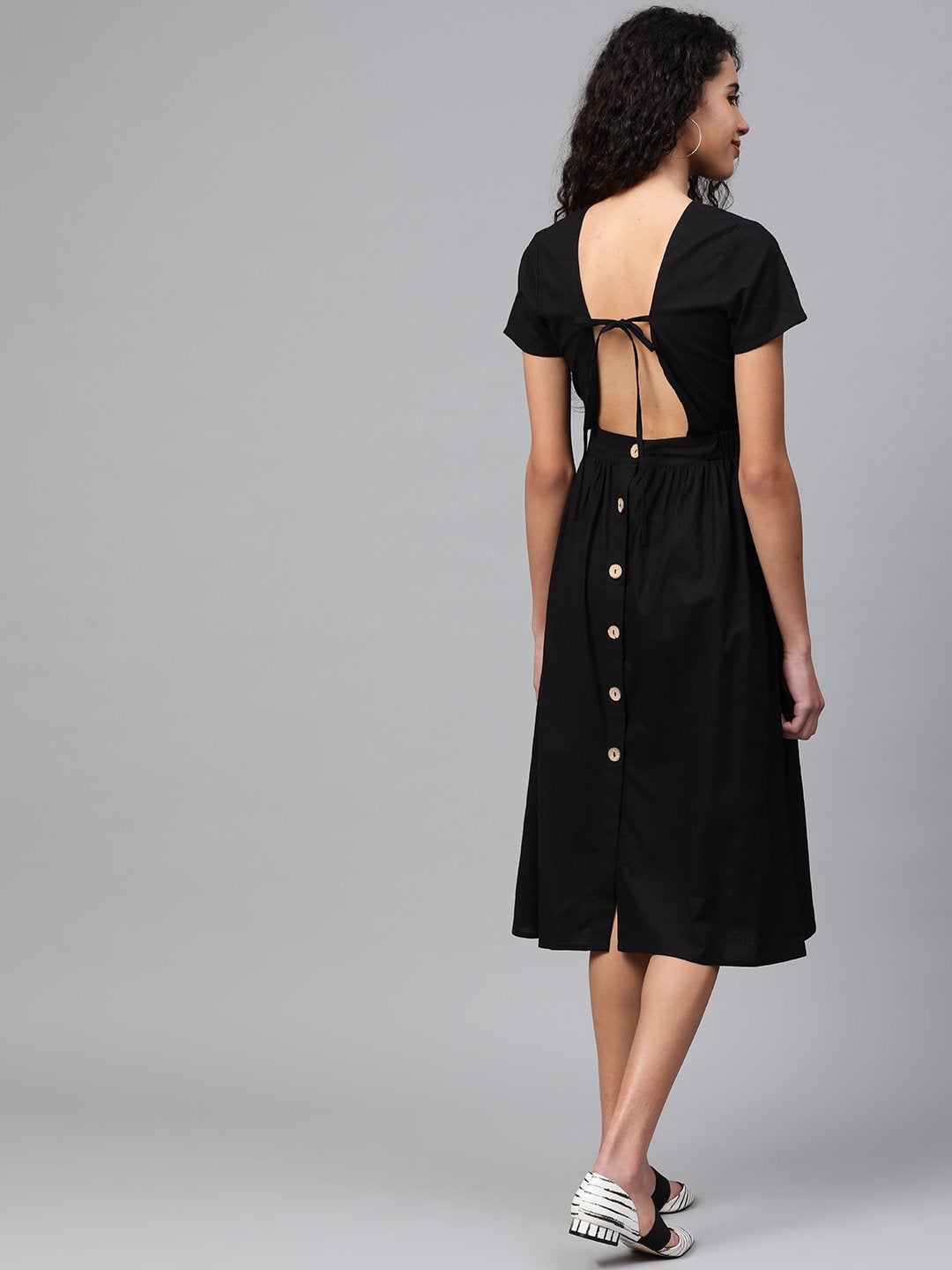 Women's Black Back Placket Gathered Dress - SASSAFRAS