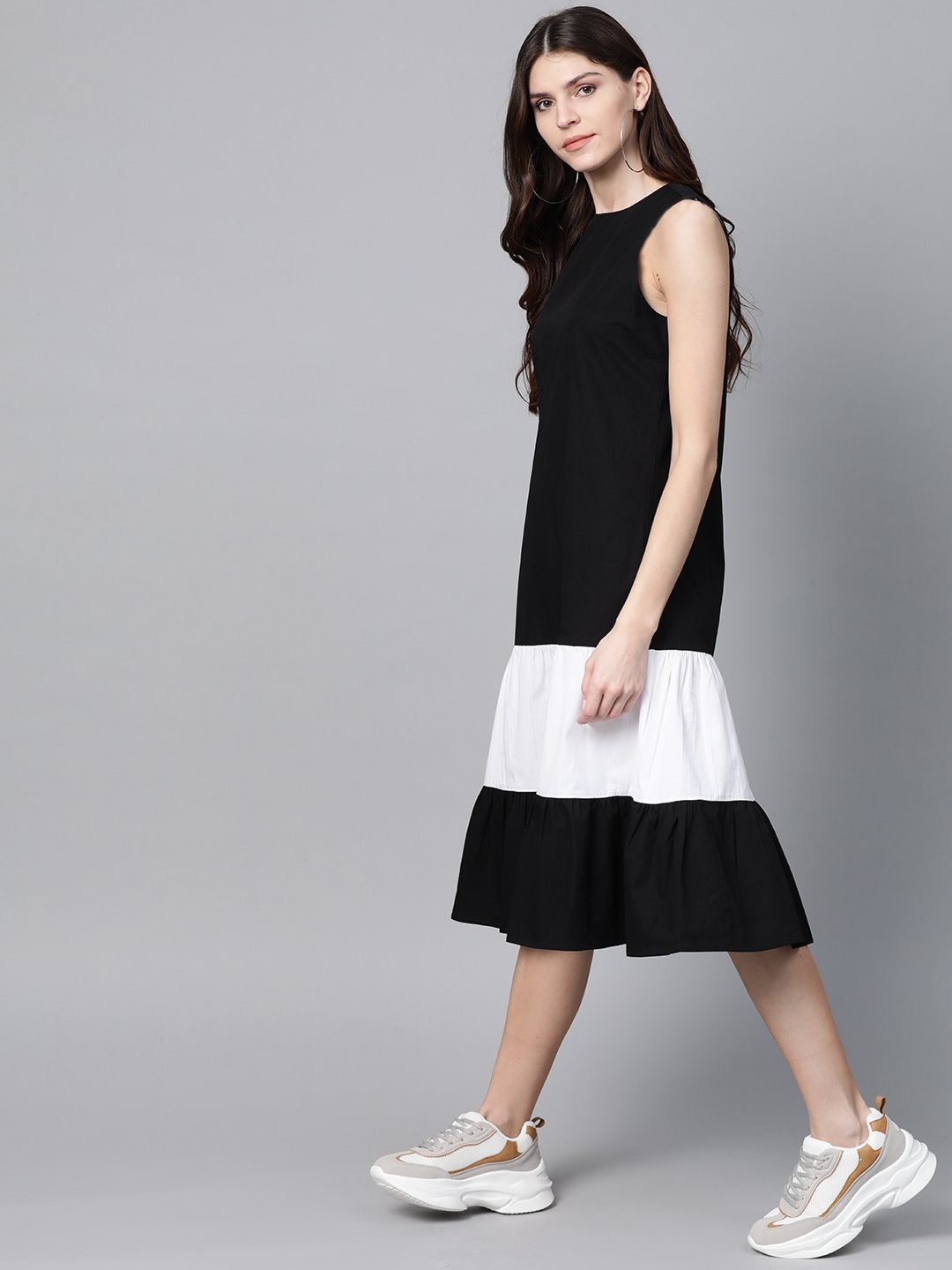 Women's Black & White Sleeveless Tiered Dress - SASSAFRAS