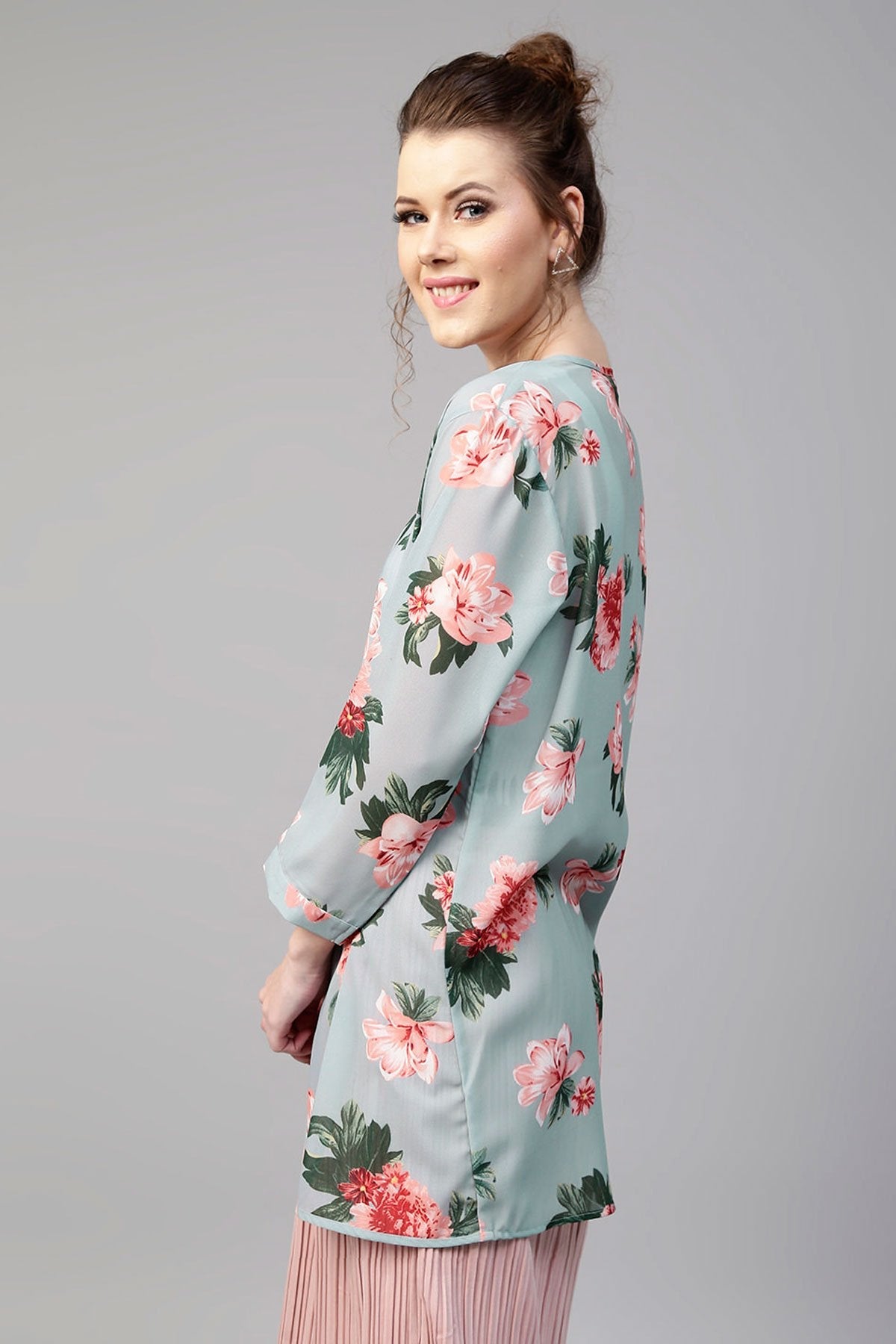 Women's Blue Floral Shrug - SASSAFRAS