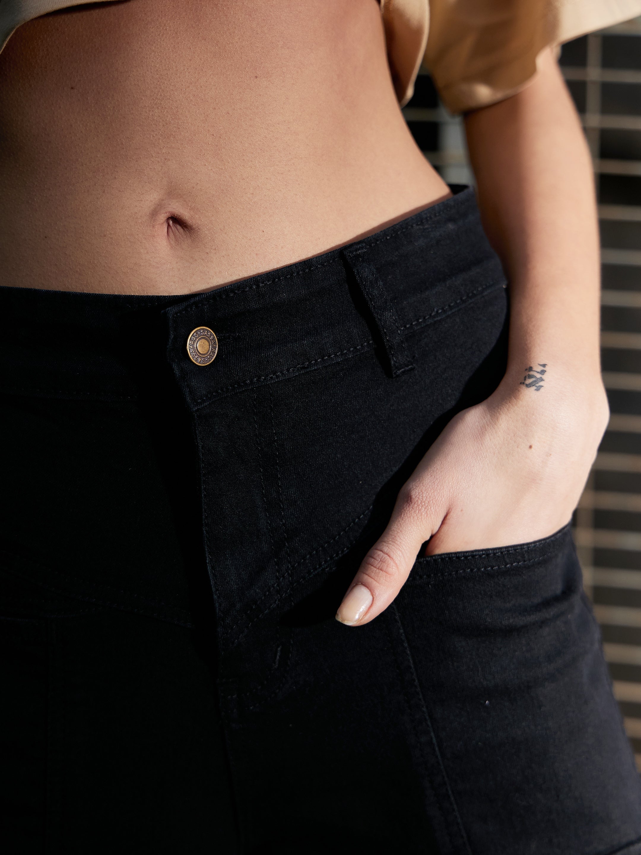 Women's Black Denim Front Patch Pocket Jeans - SASSAFRAS