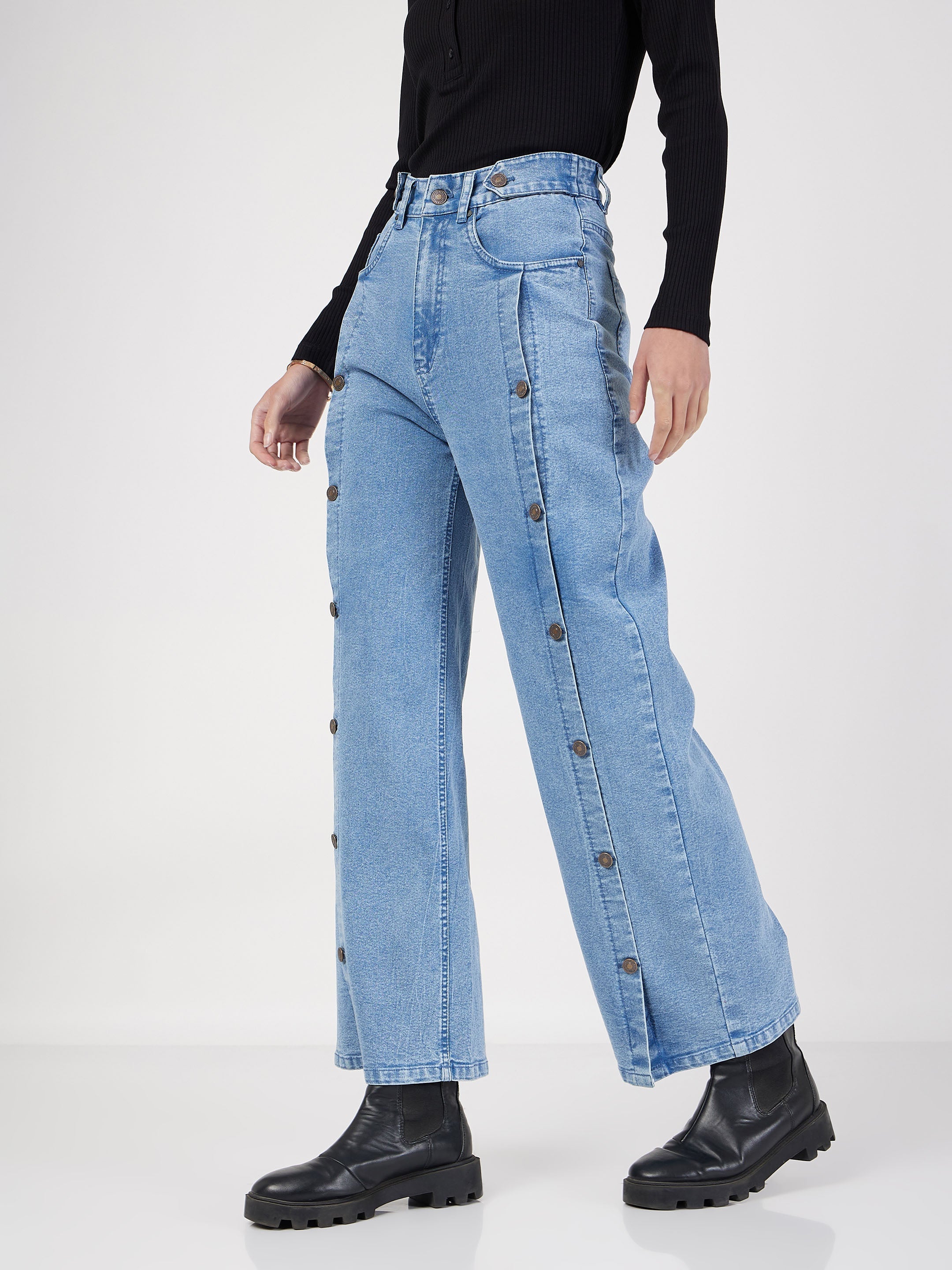 Women's Blue Front Button Straight Jeans - Lyush
