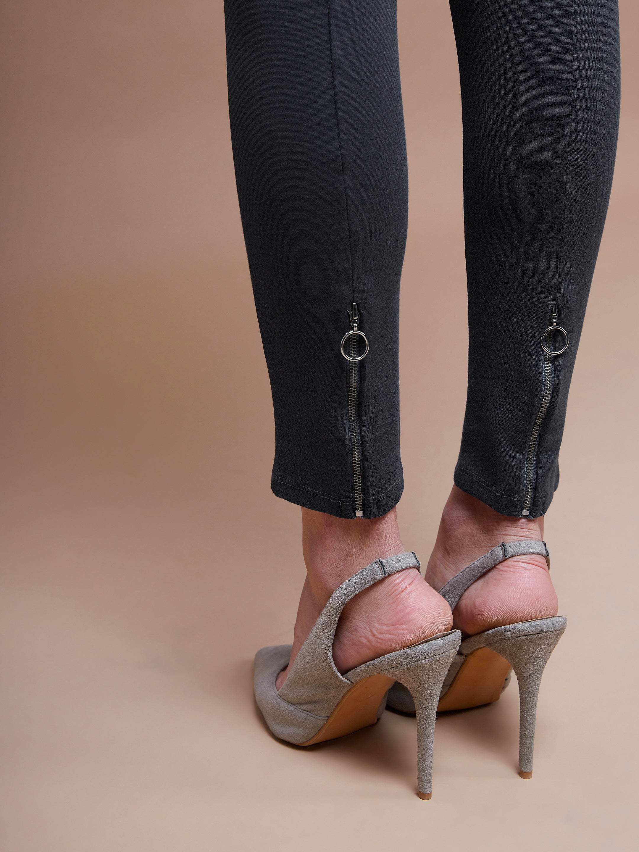 Women's Grey Bottom Zipper Jeggings - SASSAFRAS