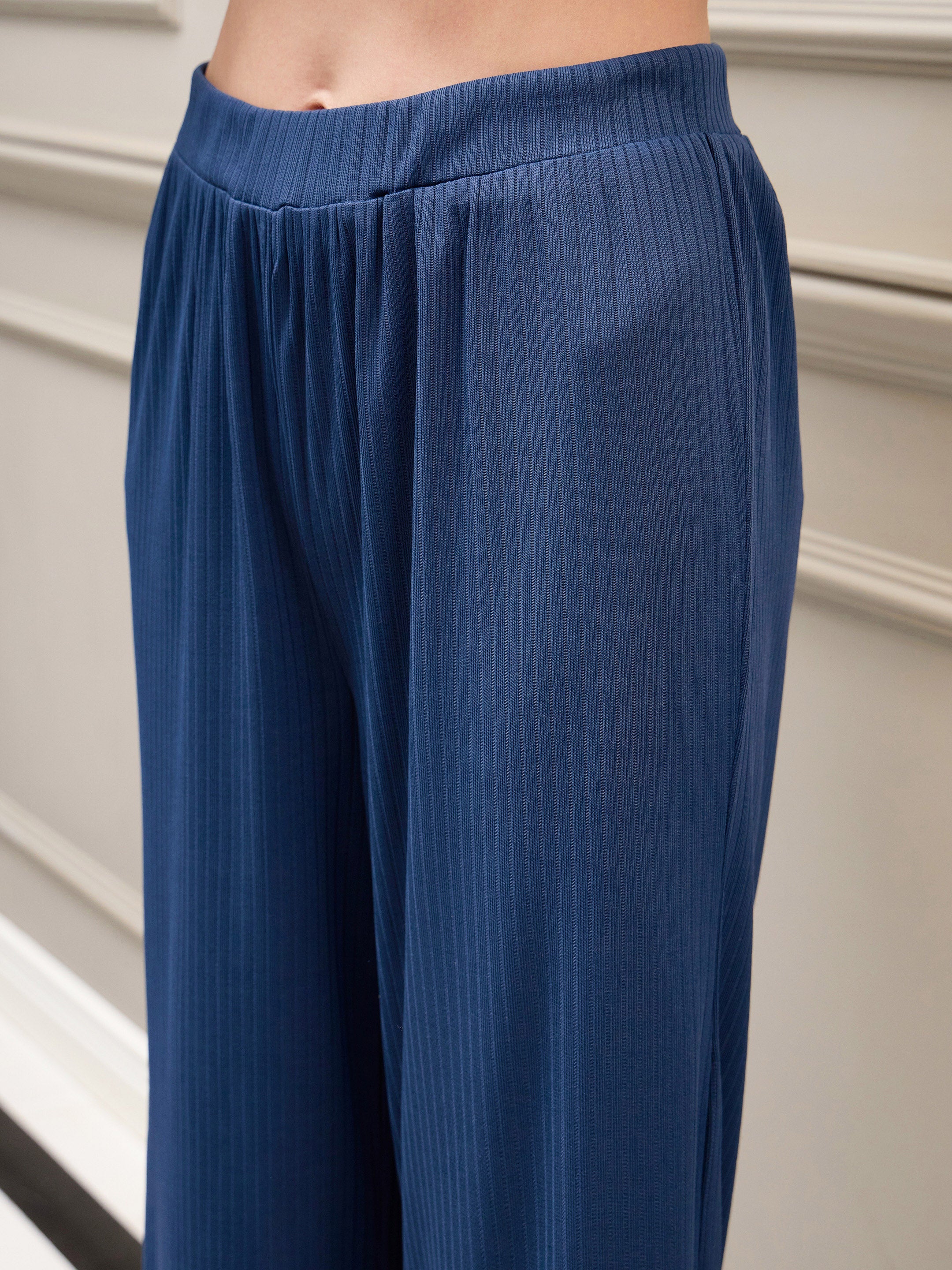 Women's Navy Rib Crop Top With Straight Pants - SASSAFRAS