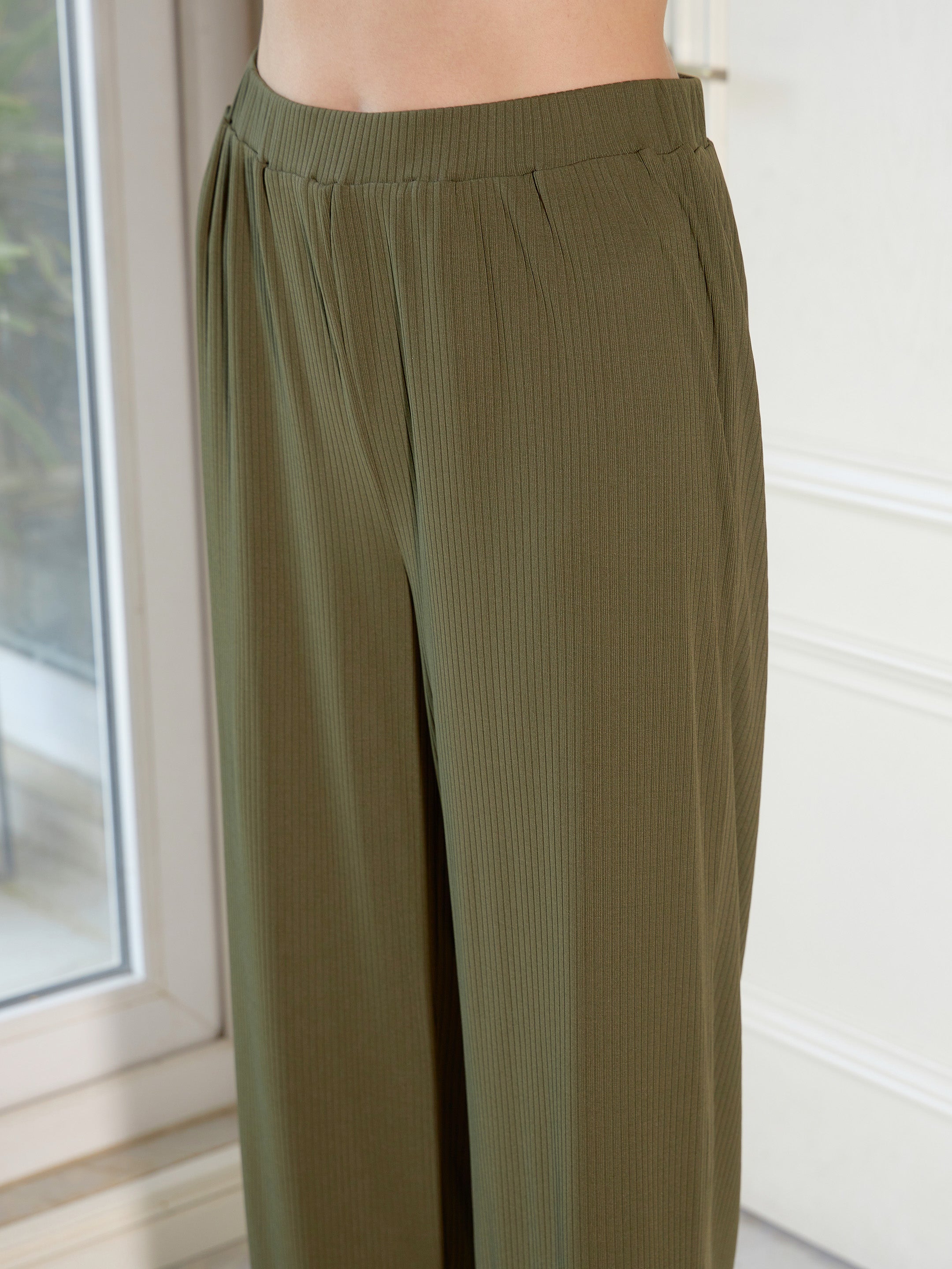 Women's Olive Rib Crop Top With Straight Pants - SASSAFRAS