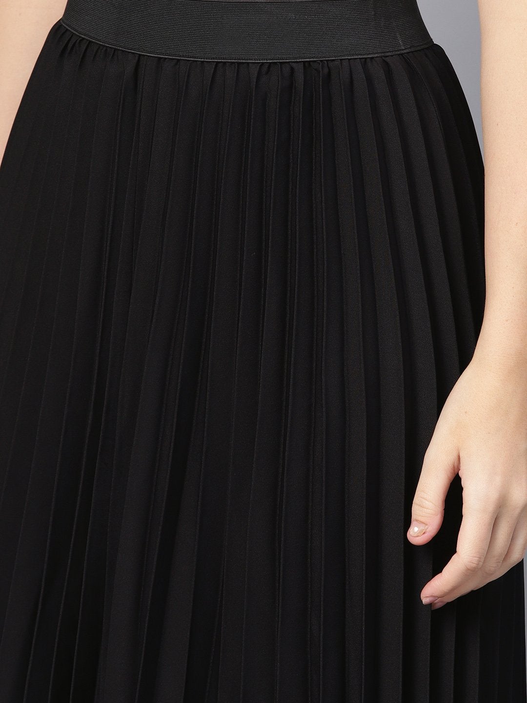 Women's Black Pleated Maxi Skirt - SASSAFRAS