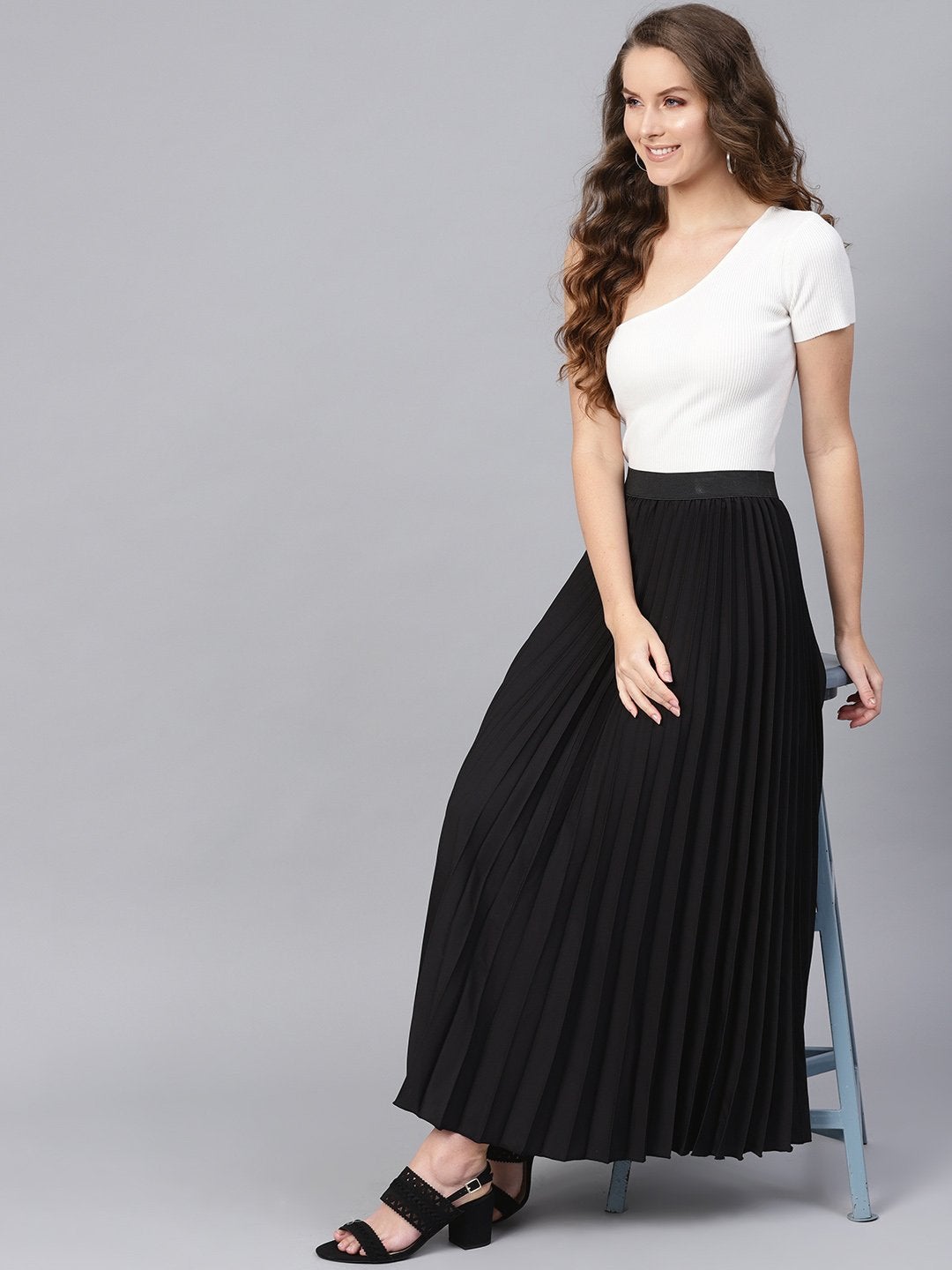 Women's Black Pleated Maxi Skirt - SASSAFRAS