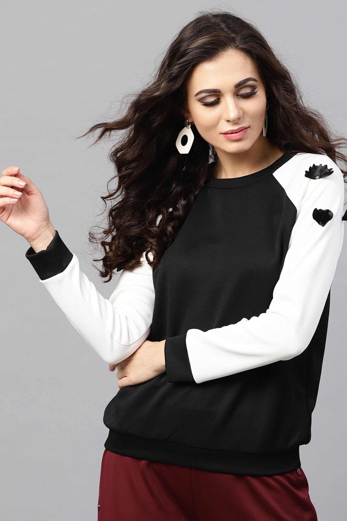 Women's Black & Off White Applique Raglan Sweatshirt - SASSAFRAS