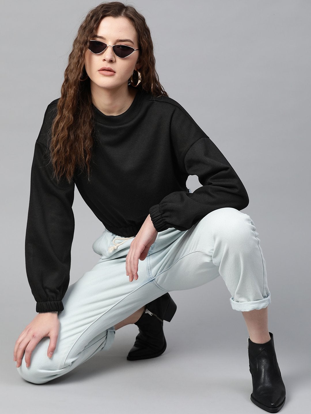 Women's Black Crop Sweatshirt - SASSAFRAS