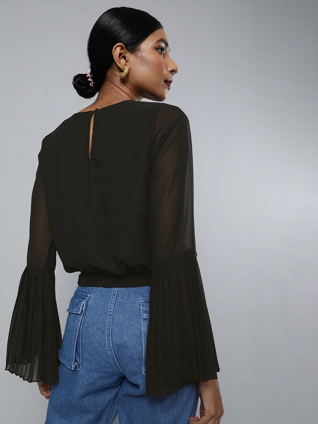 Women's Black Pleated-Sleeves Crop Top - SASSAFRAS