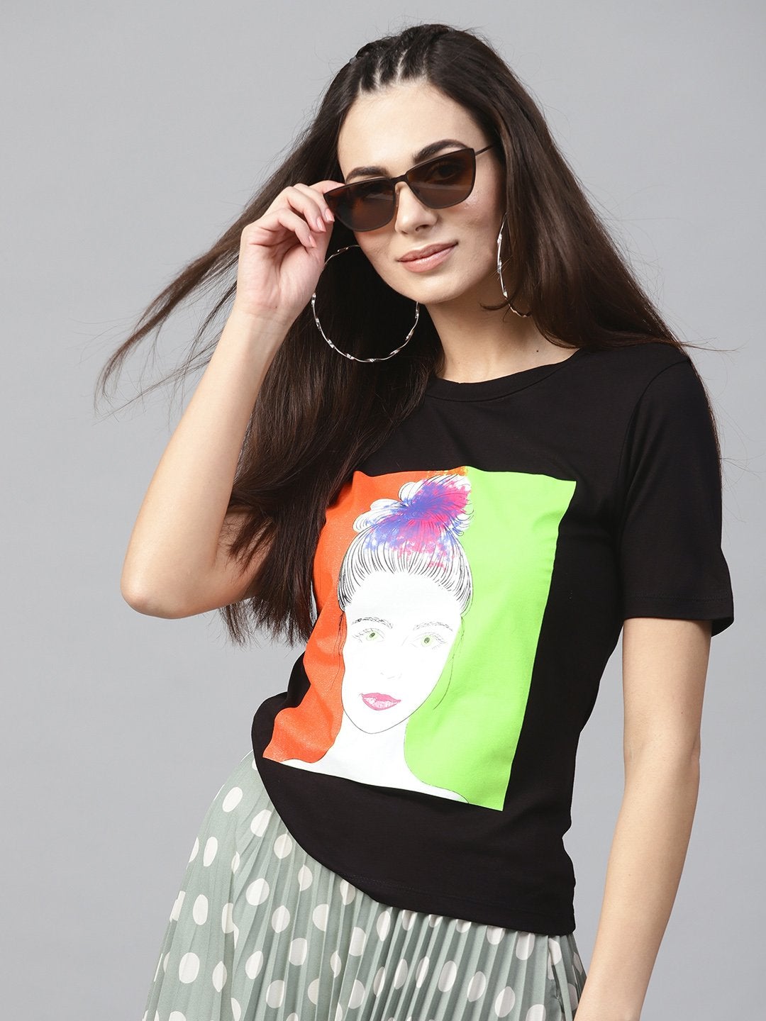 Women's Black Girl Face Round Neck Tee - SASSAFRAS