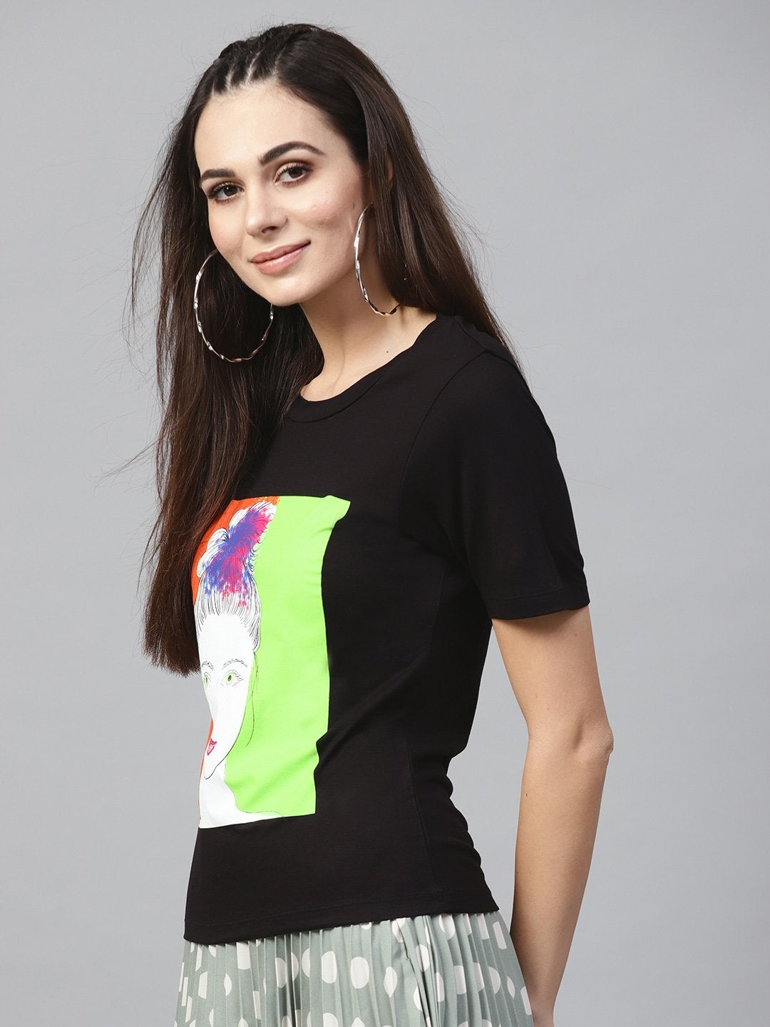 Women's Black Girl Face Round Neck Tee - SASSAFRAS