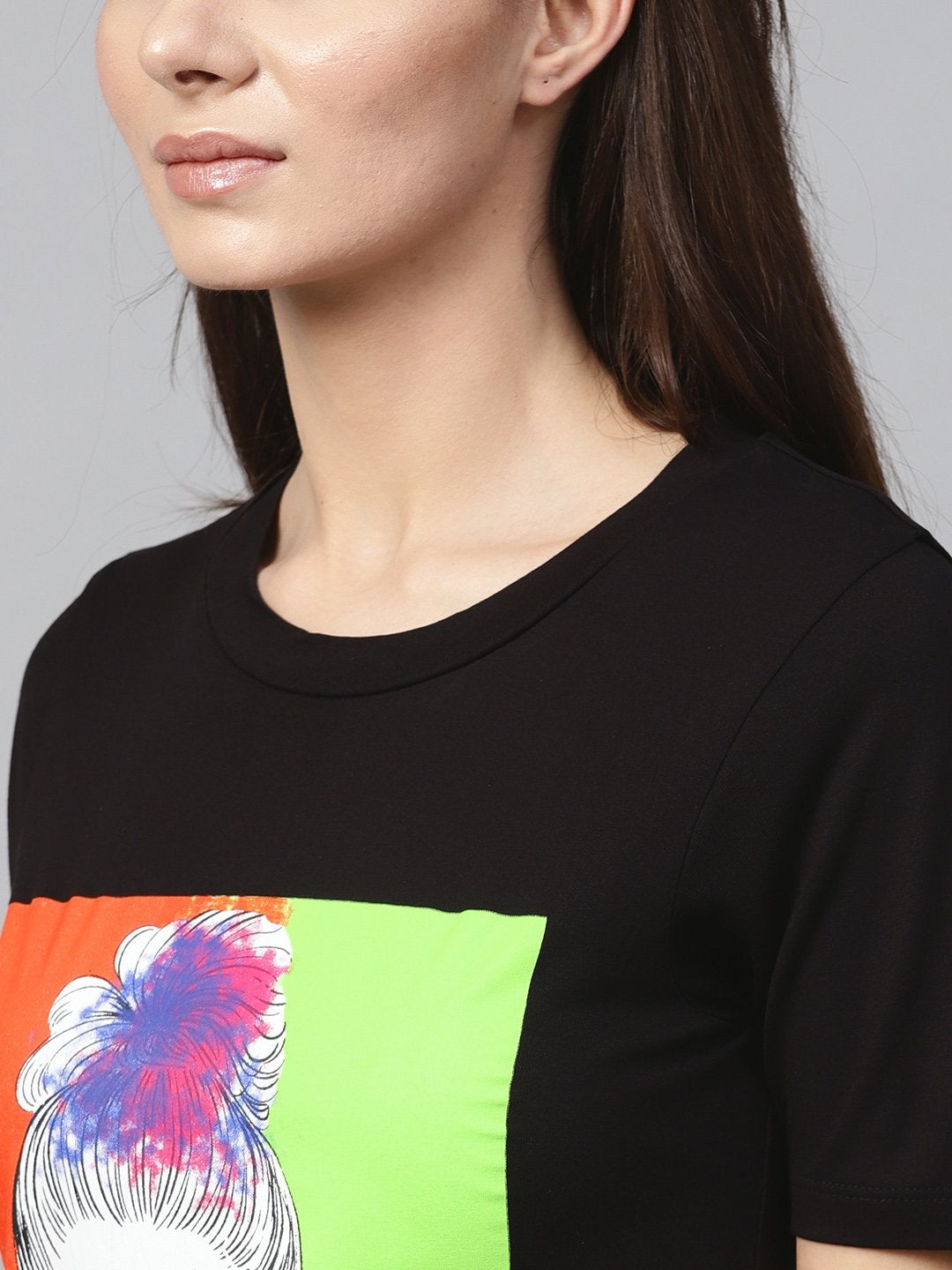 Women's Black Girl Face Round Neck Tee - SASSAFRAS