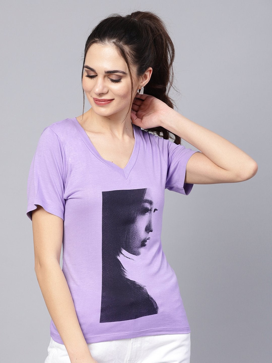 Women's Lavender Mono Girl Face V-Neck Tee - SASSAFRAS