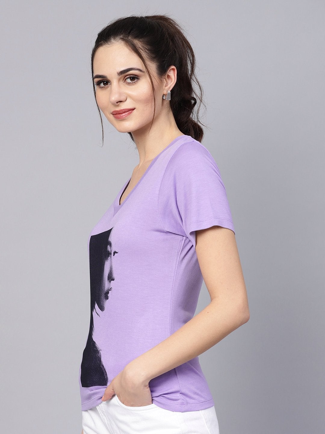 Women's Lavender Mono Girl Face V-Neck Tee - SASSAFRAS