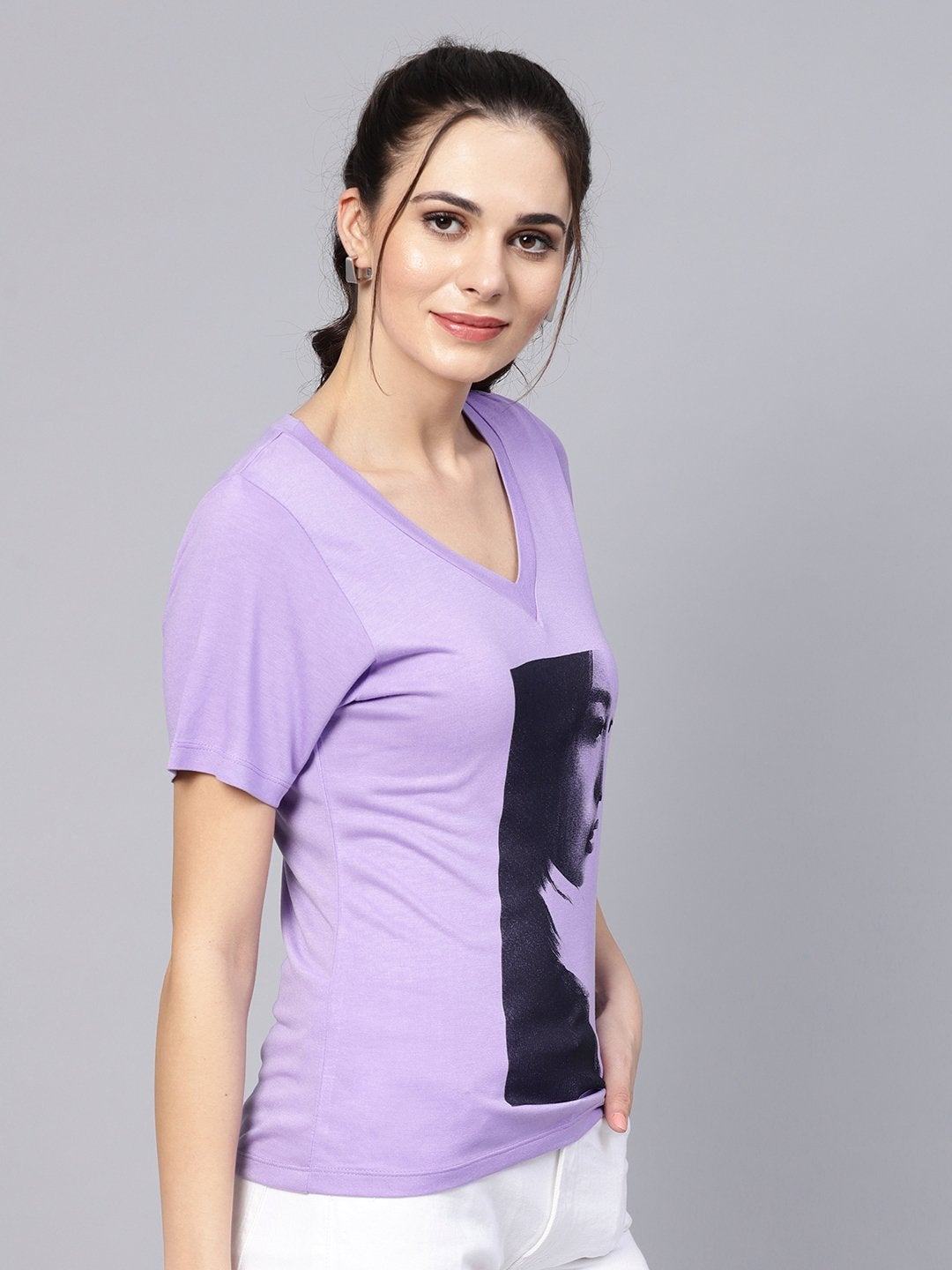 Women's Lavender Mono Girl Face V-Neck Tee - SASSAFRAS