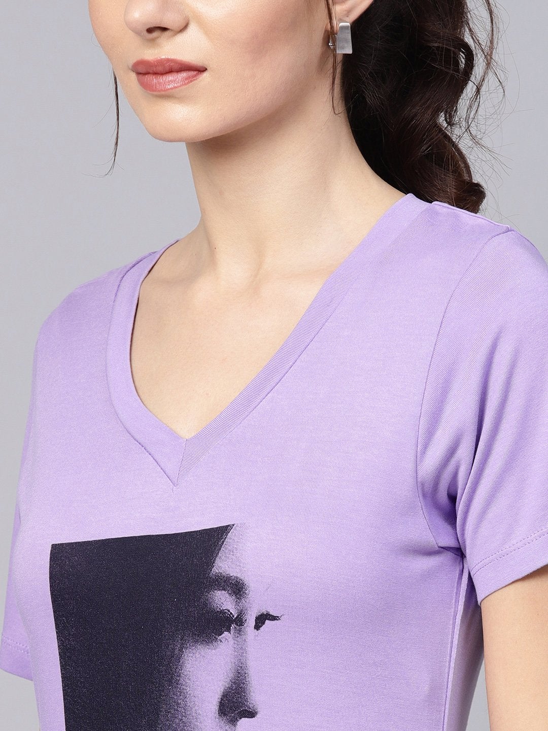 Women's Lavender Mono Girl Face V-Neck Tee - SASSAFRAS