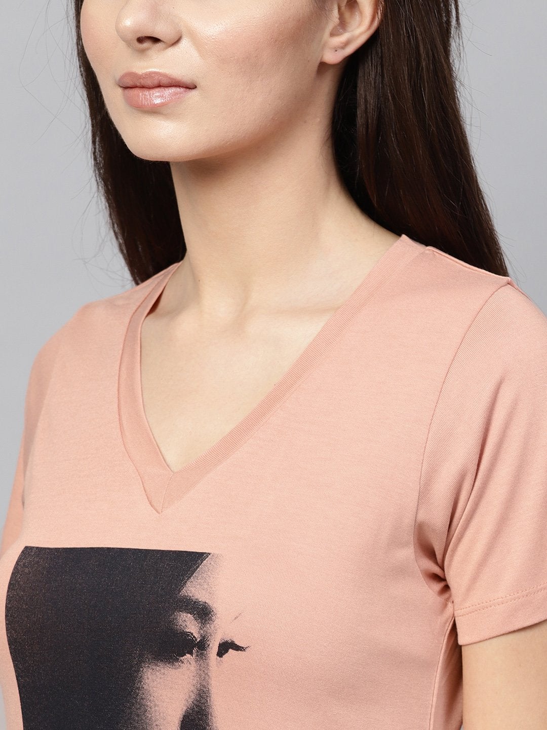 Women's Peach Mono Girl Face V-Neck Tee - SASSAFRAS