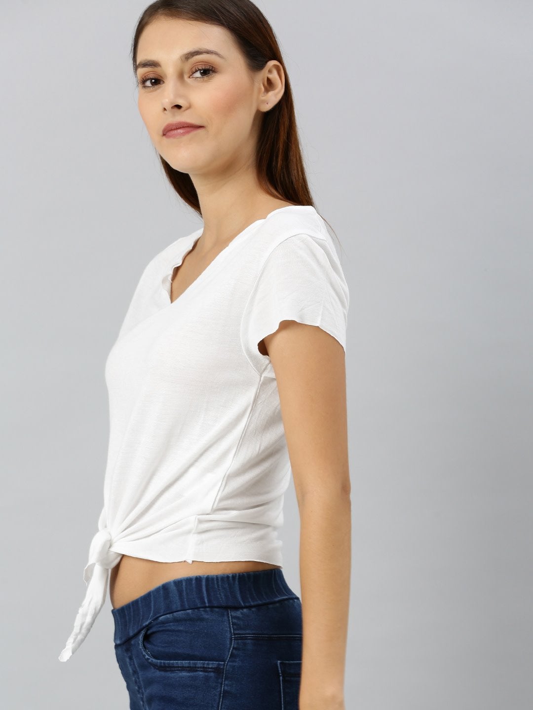 Women's White Front Knot Crop Top - SASSAFRAS