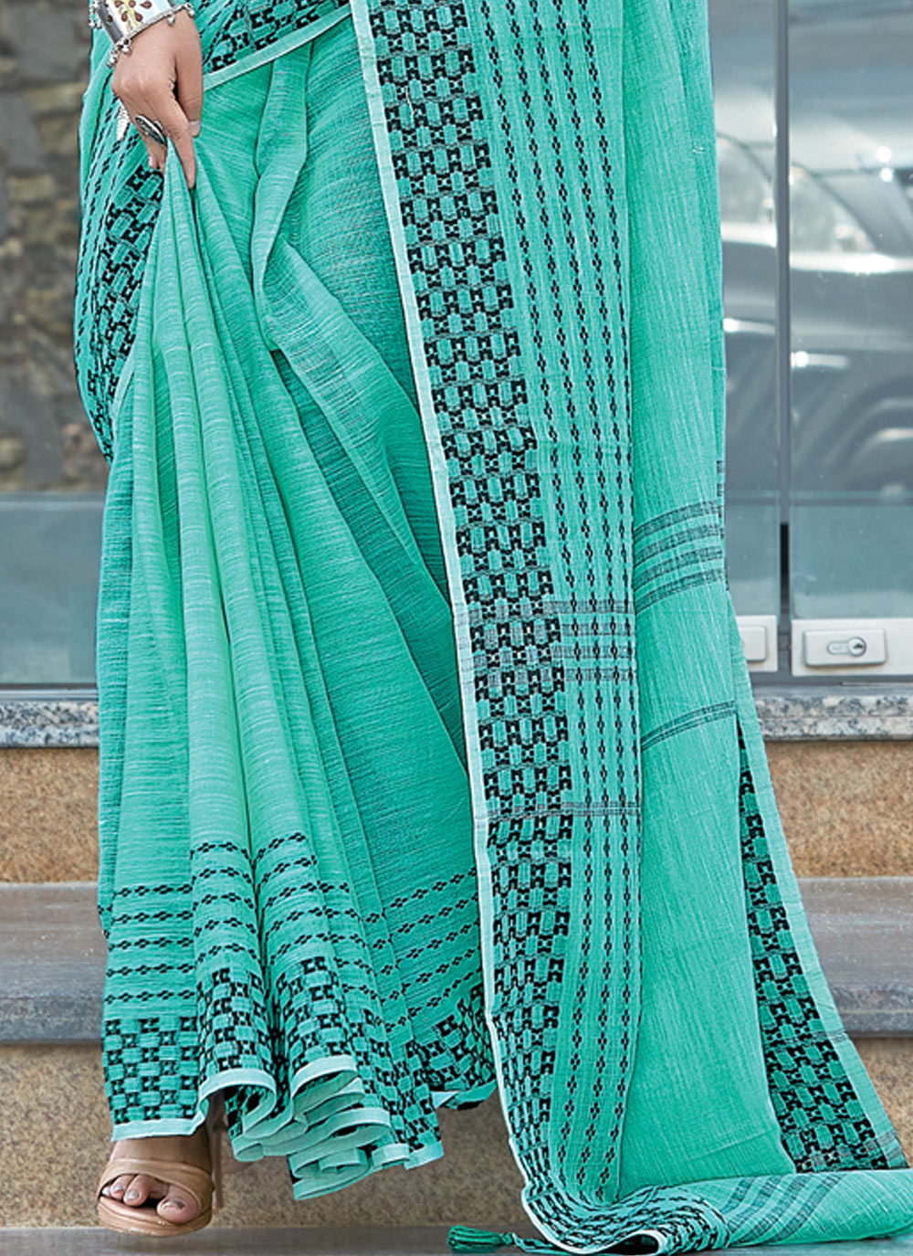 Women's Rama Linen Woven Work Traditional Tassle Saree - Sangam Prints