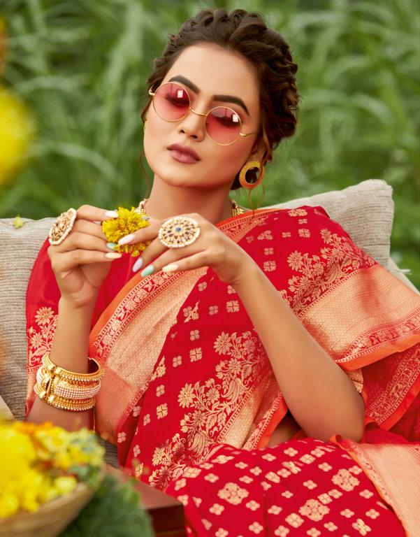 Women's Silk Woven Rich Pallu Work Traditional Saree