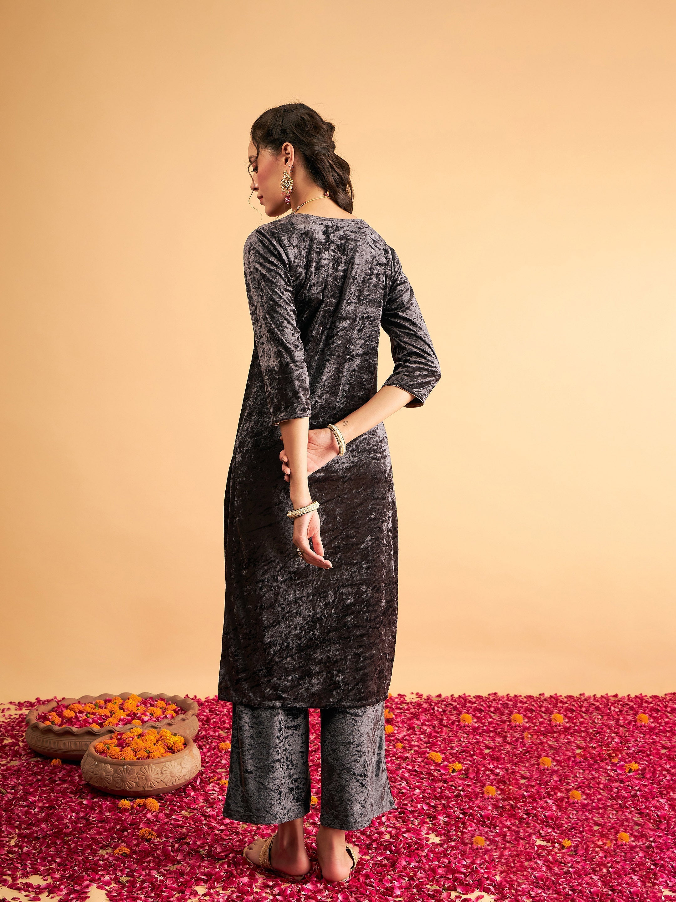 Women's Grey Velvet Embroidered Straight Kurta - Lyush