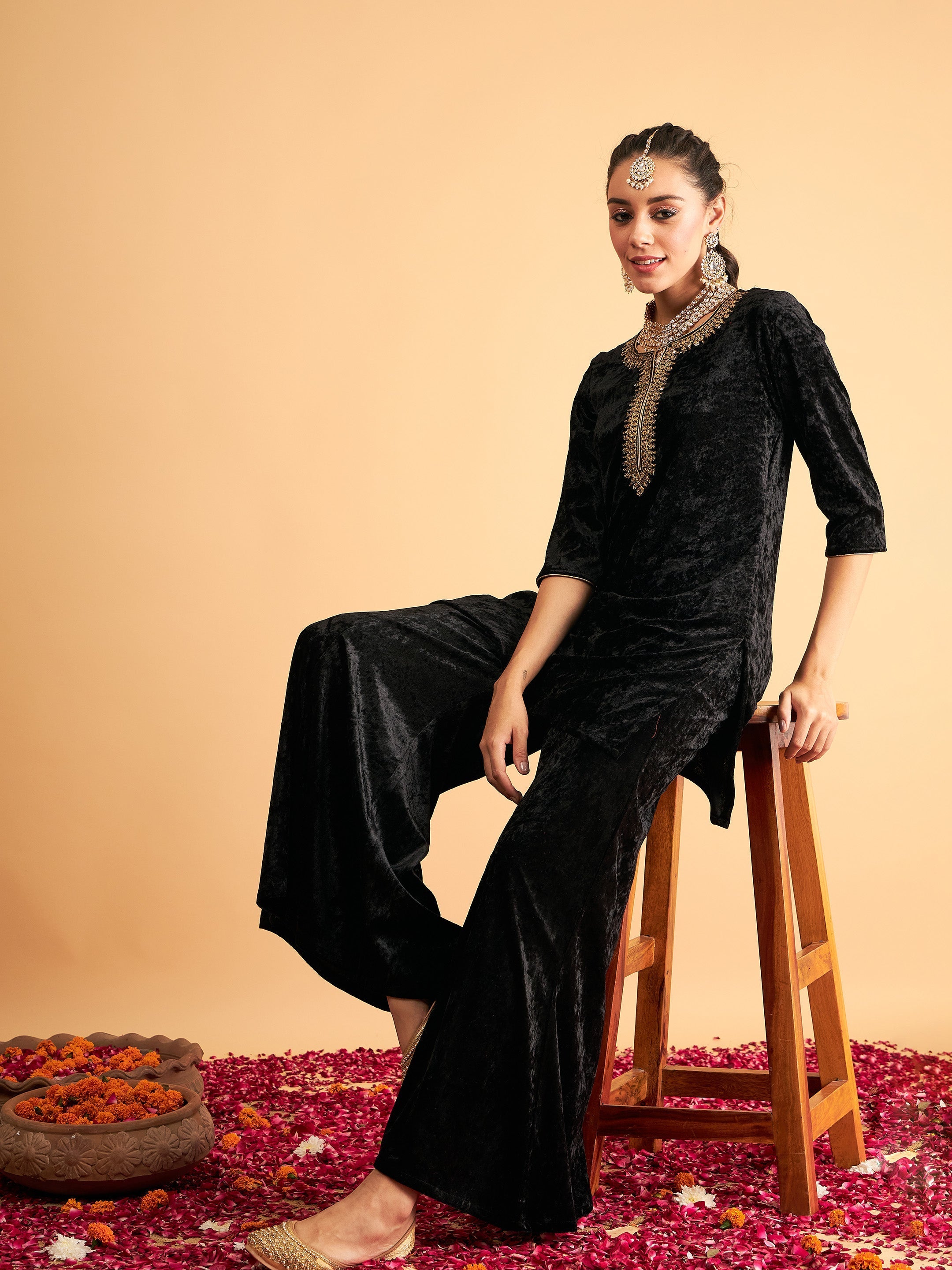 Women's Black Velvet Sequence Embroidered Short Kurta - Lyush