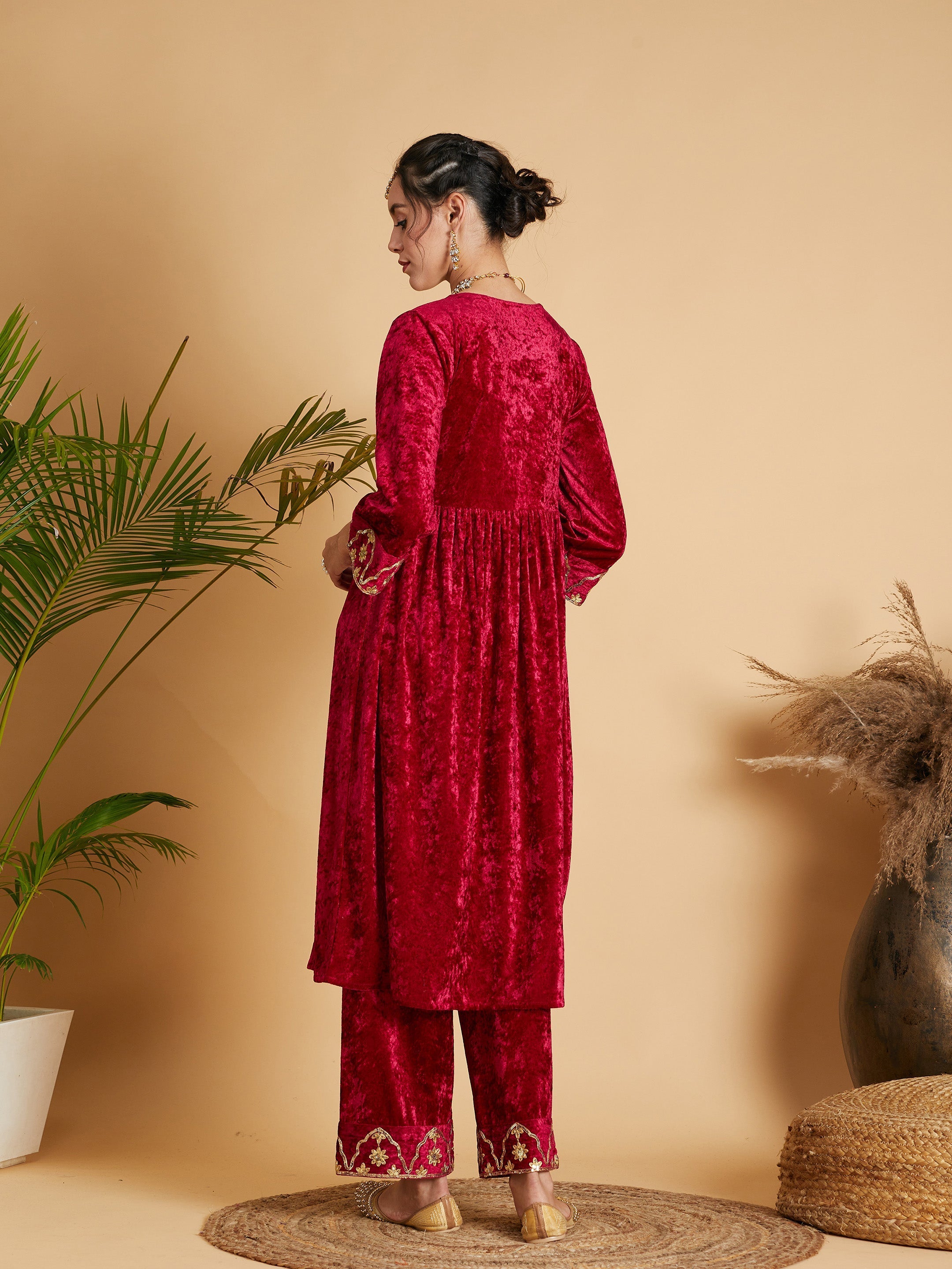 Women's Fuchsia Velvet Embroidered Gathered Kurta - Lyush