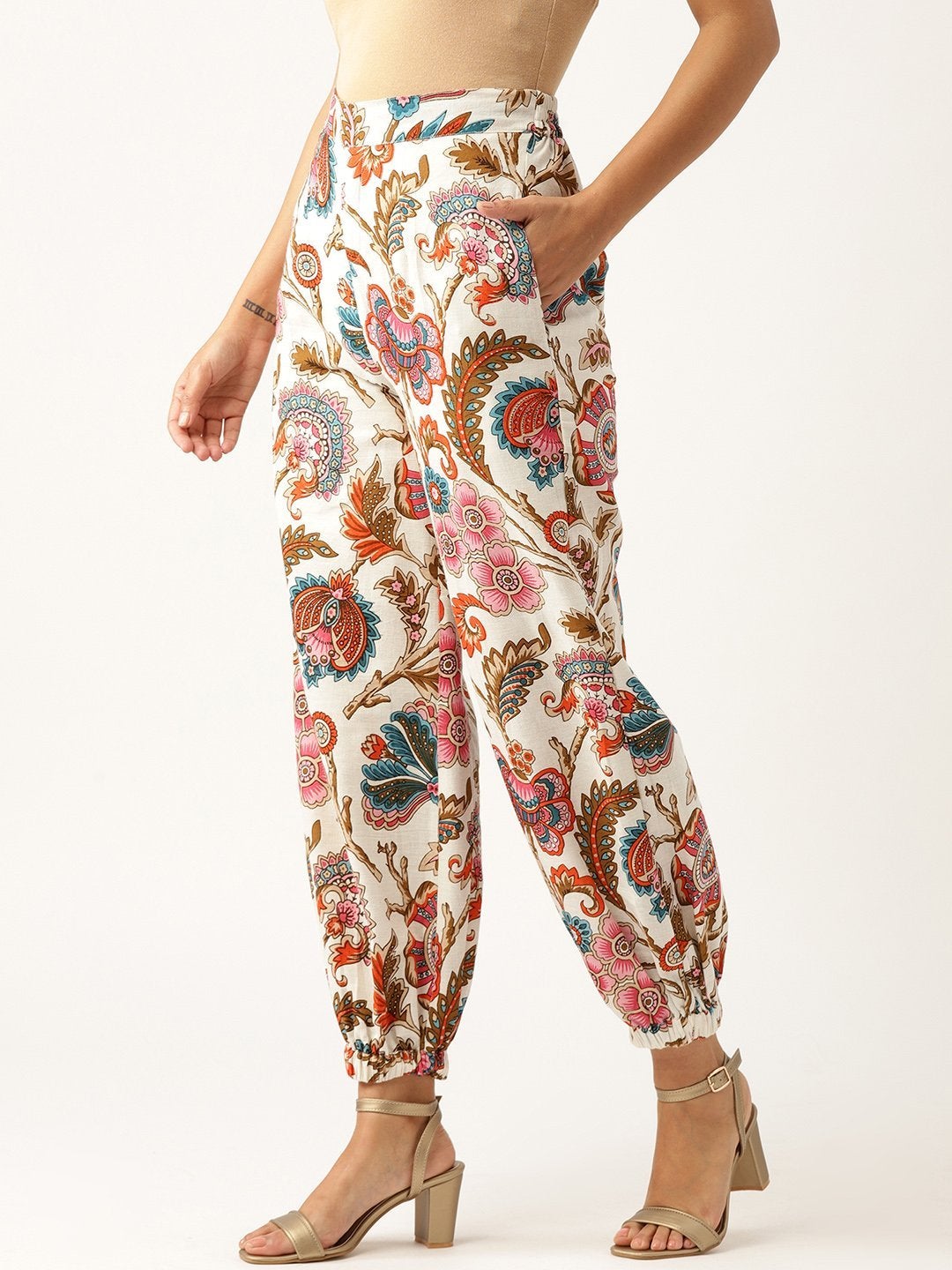 Women's Off White Floral Cuffed Pants - SASSAFRAS