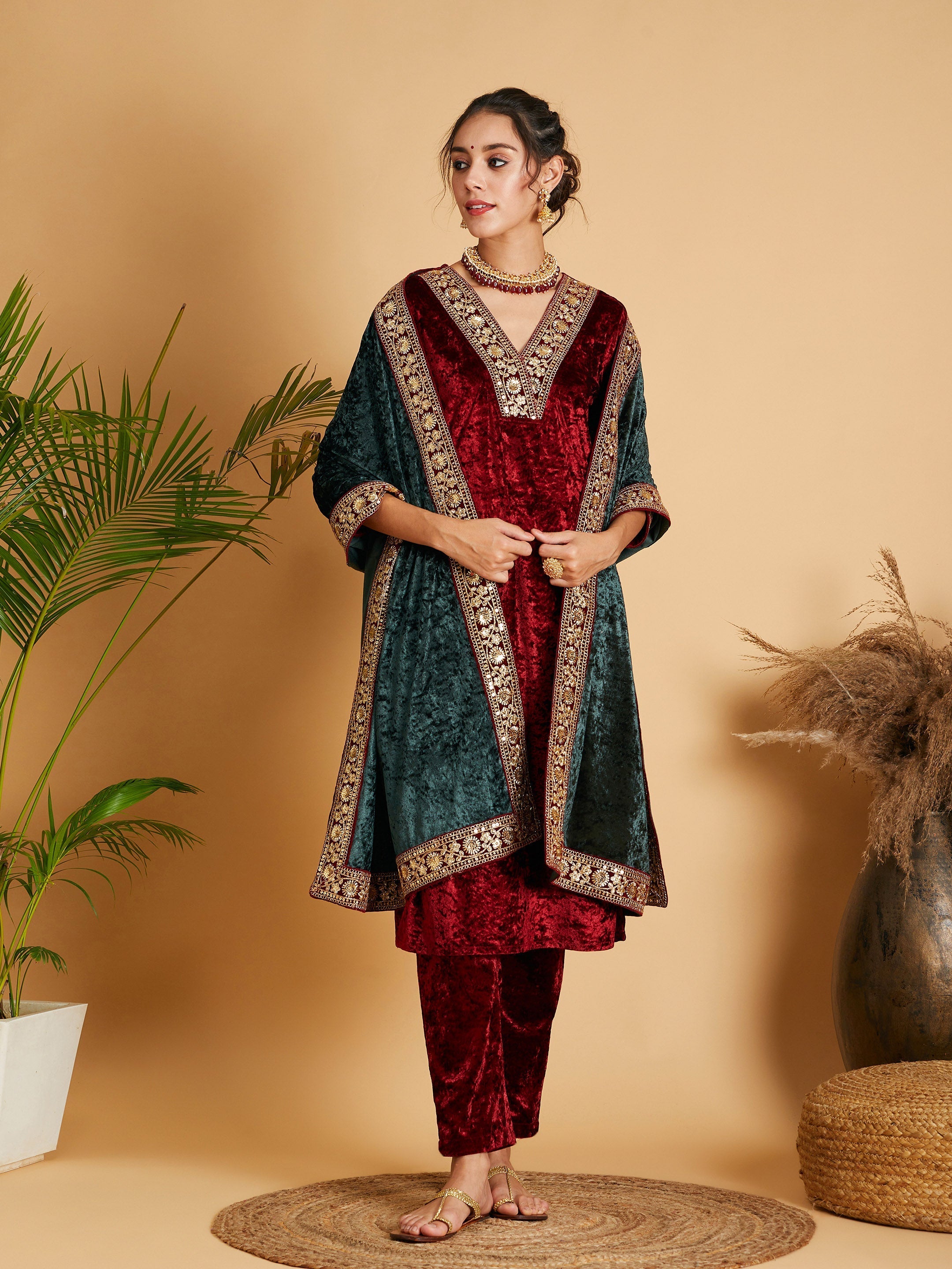 Women's Emerald Velvet Lace Detail Dushala - Lyush