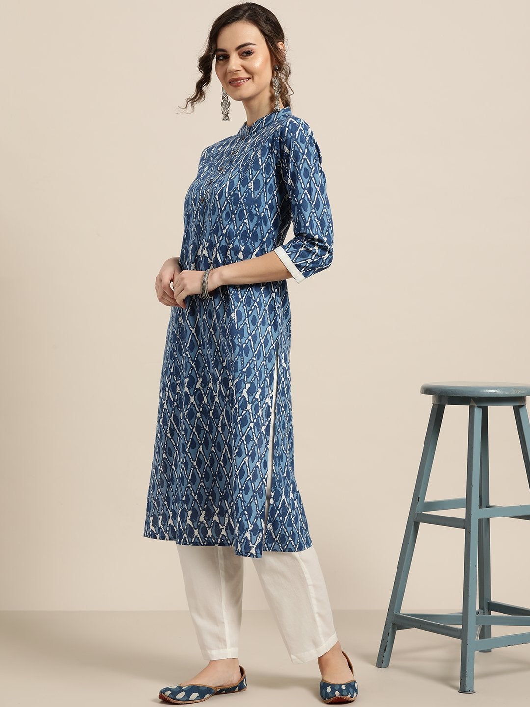 Women's Blue Printed Kurta With White Pants - SHAE