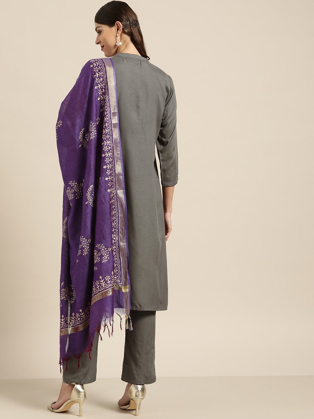Women's Grey Kurta With Grey Pants And Purple Foil Dupatta