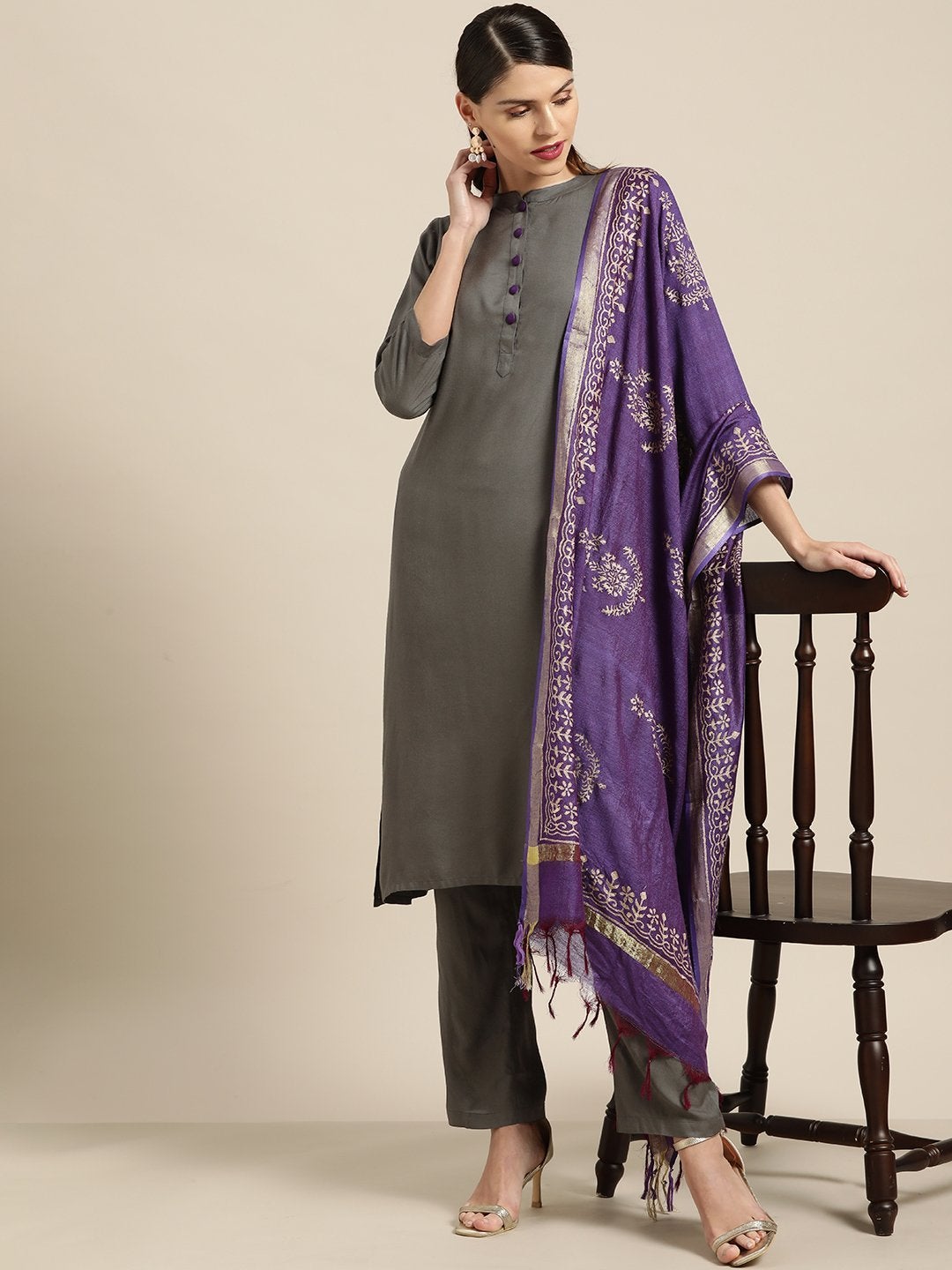 Women's Grey Kurta With Grey Pants And Purple Foil Dupatta