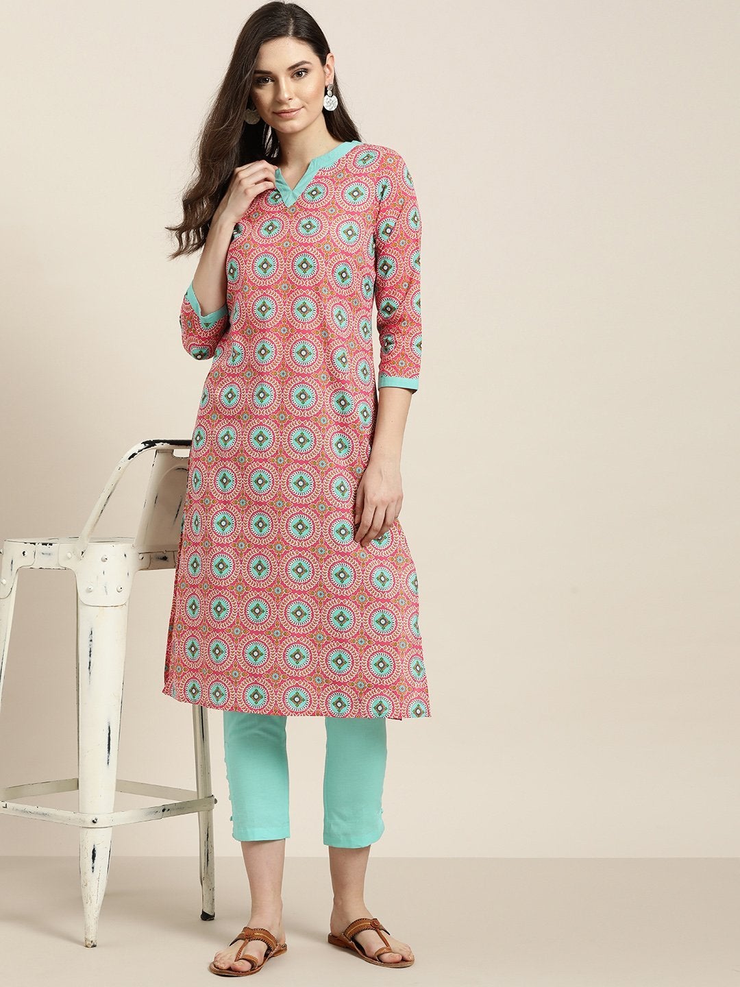 Women's Pink Floral V-Neck Kurta With Aqua Pencil Pants