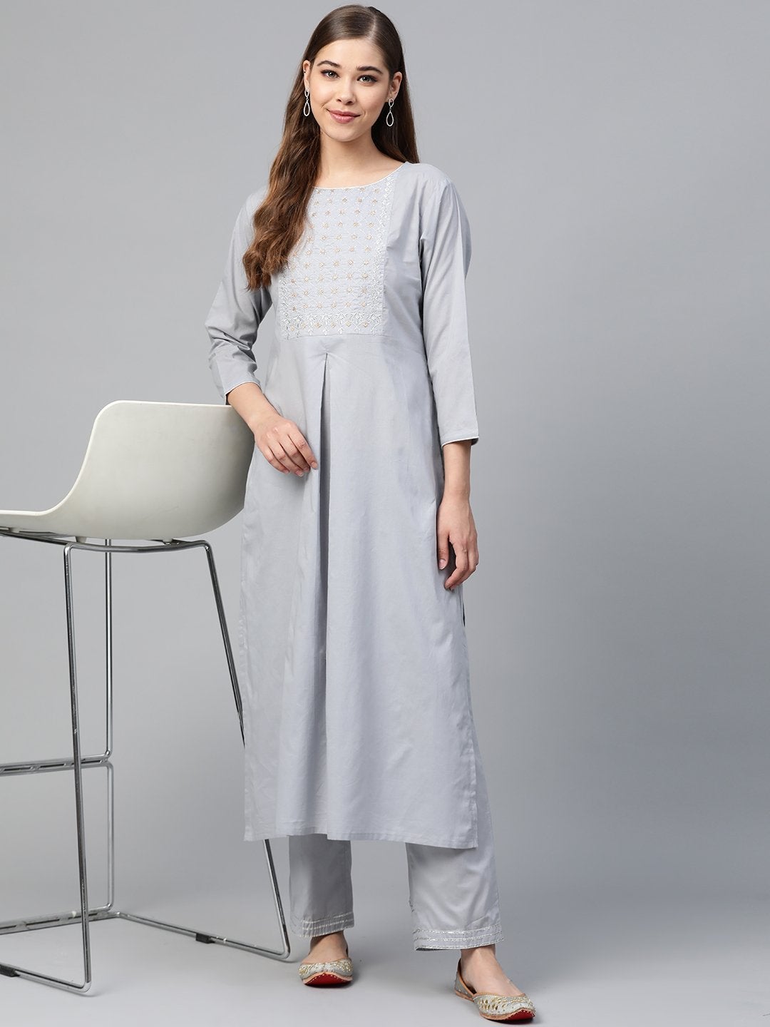Women's Grey Zari Embroidery Kurta With Grey Pants - SHAE