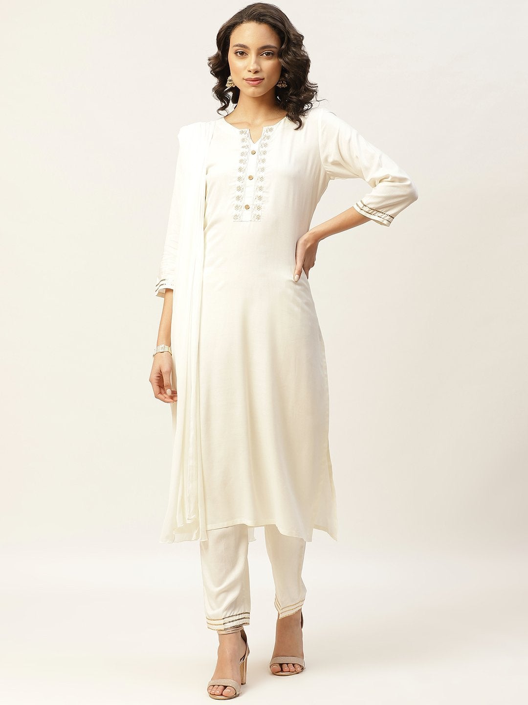 Women's Off White Zari Embroidery Kurta With Pants & Chiffon Dupatta
