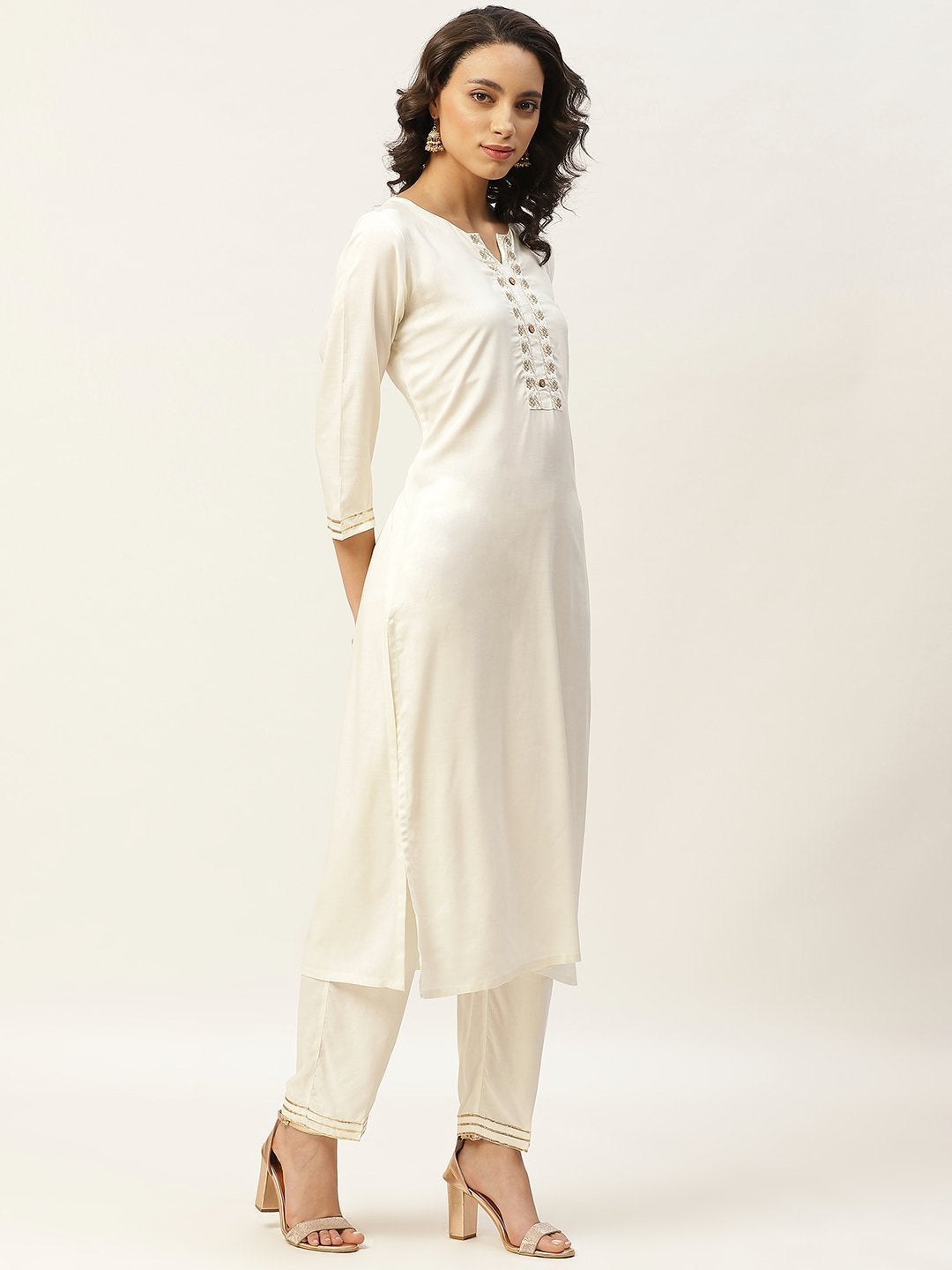 Women's Off White Zari Embroidery Kurta With Pants & Chiffon Dupatta