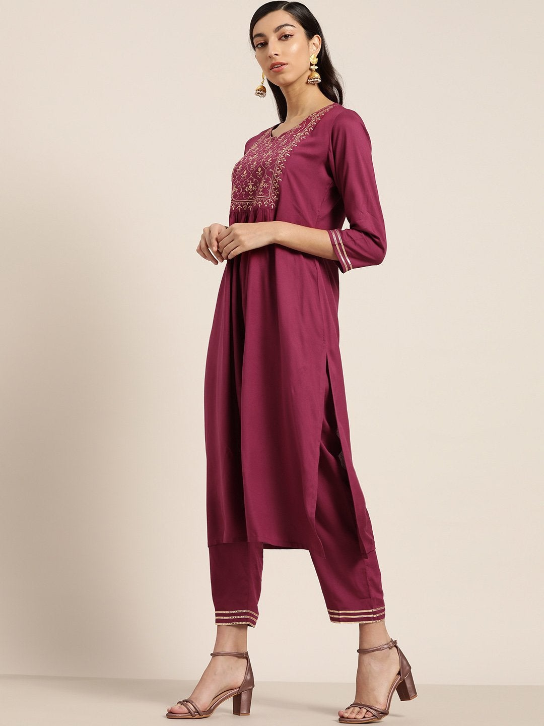 Women's Burgundy Zari Embroidery Kurta With Straight Pants - SHAE