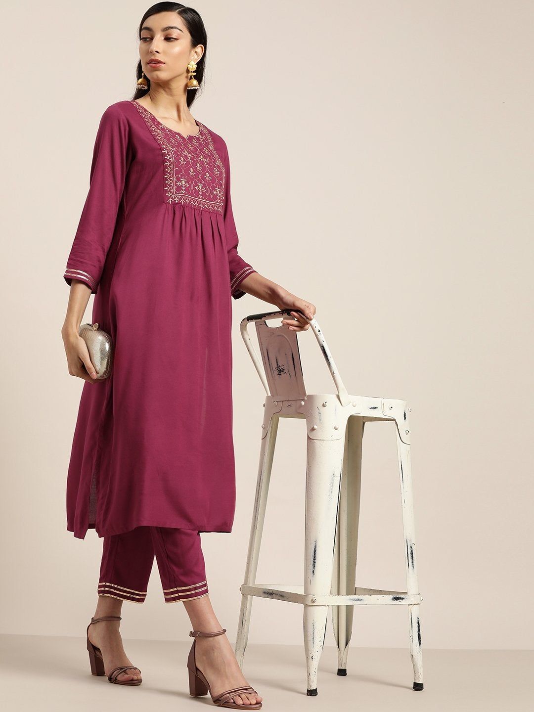 Women's Burgundy Zari Embroidery Kurta With Straight Pants - SHAE