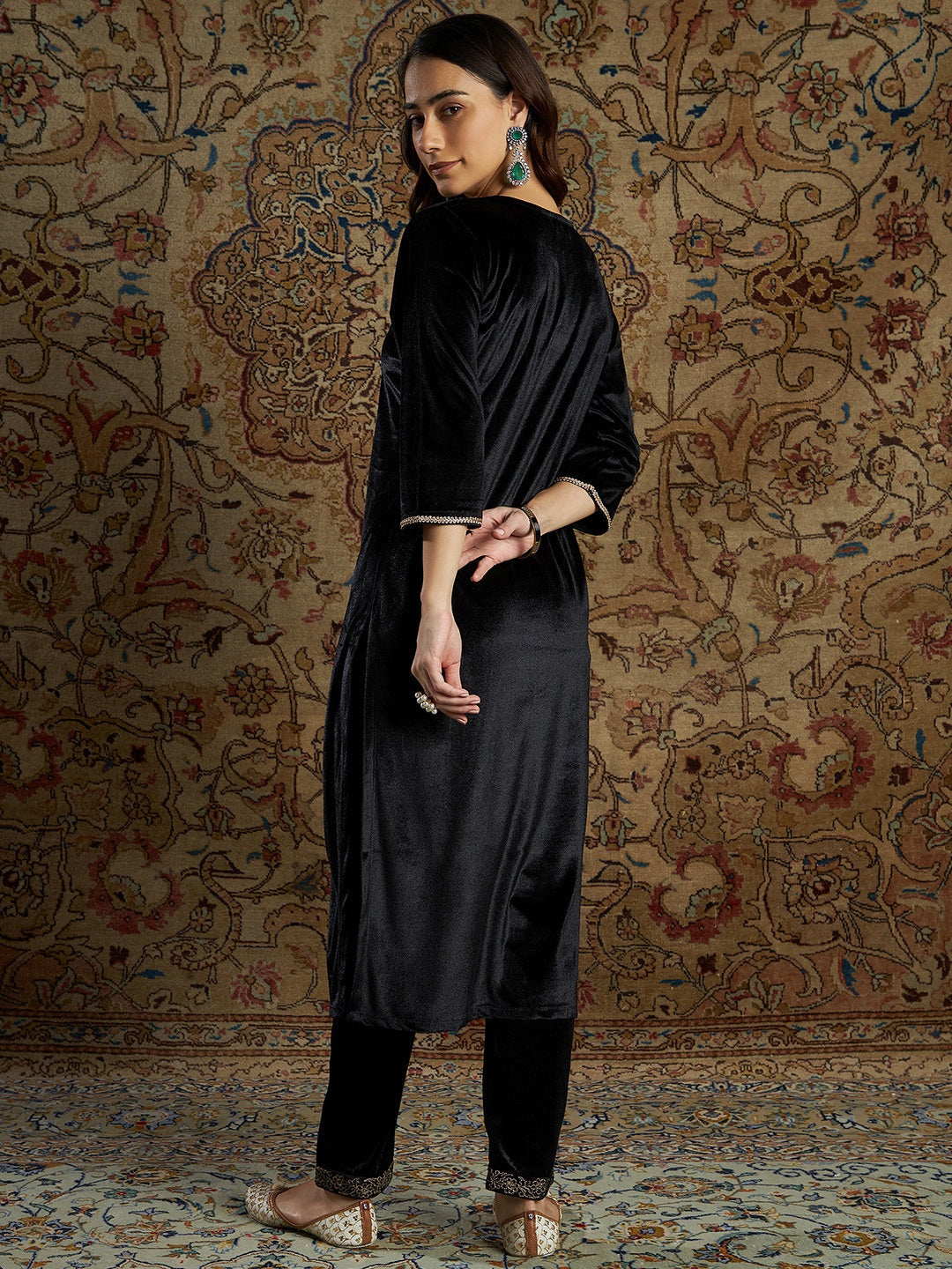 Women's Black Velvet Zari Kurta With Pencil Pants - Lyush