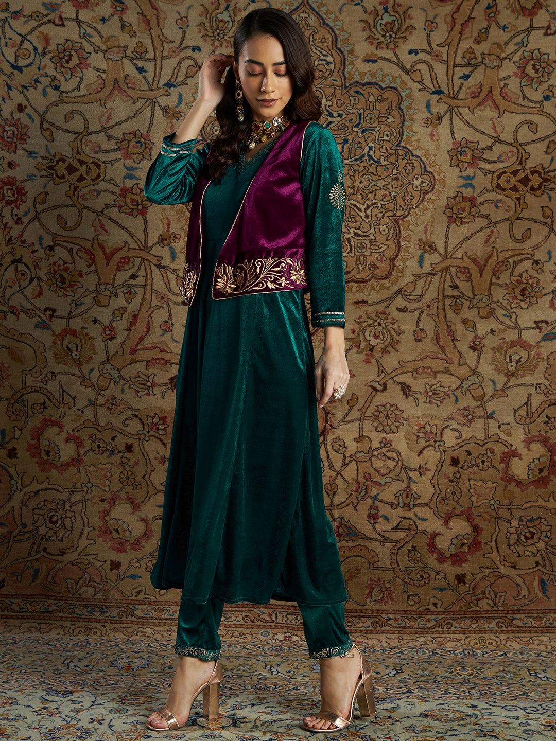 Women's Emerald Velvet Kali Kurta Set With Burgundy Waistcoat - Lyush