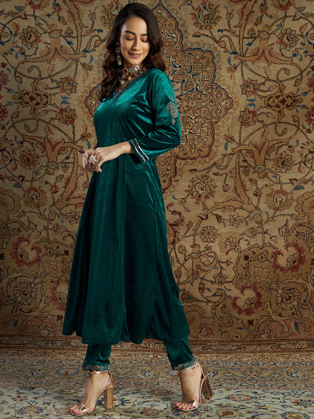 Women's Emerald Velvet Kali Kurta With Pants - Lyush