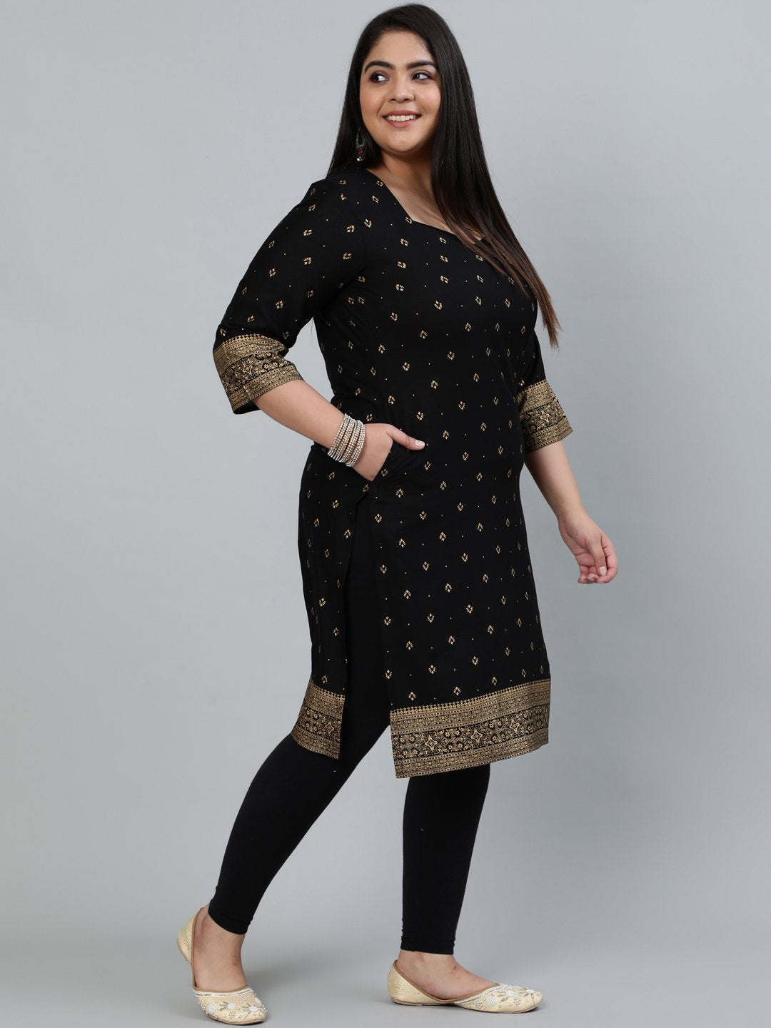 Women's Plus Size Black & Gold Printed Staright Kurta With Three Quarter Sleeves - Nayo Clothing