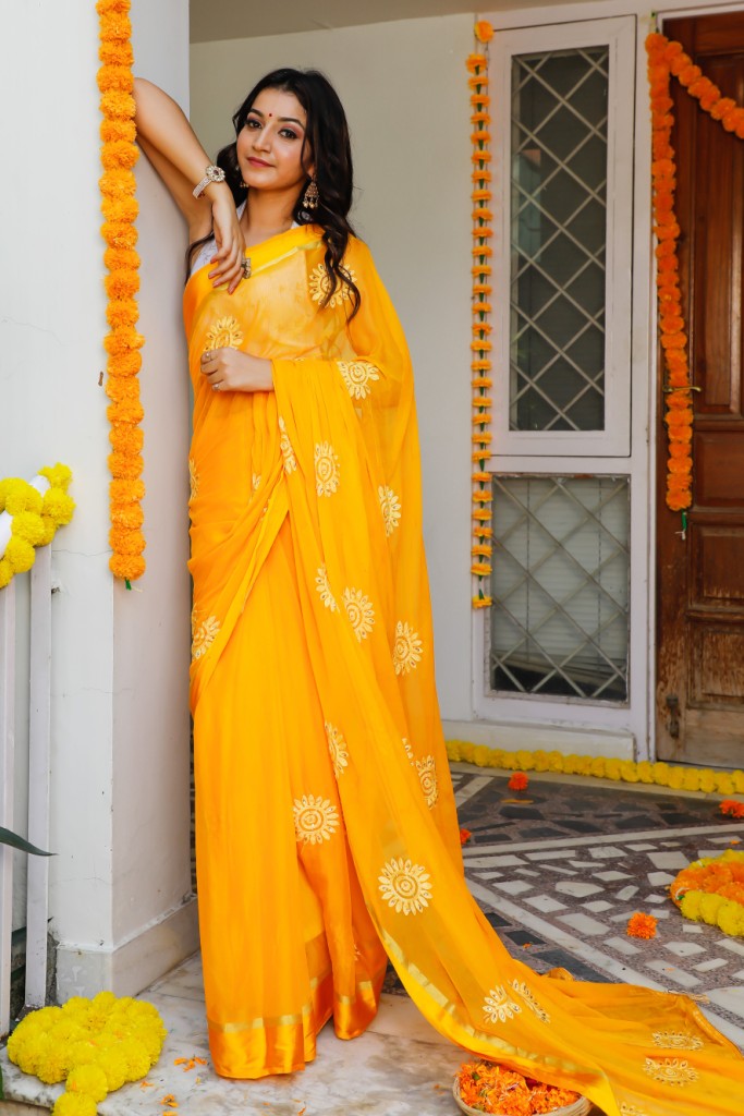 Women's Yellow Chiffon Saree - Indi Inside